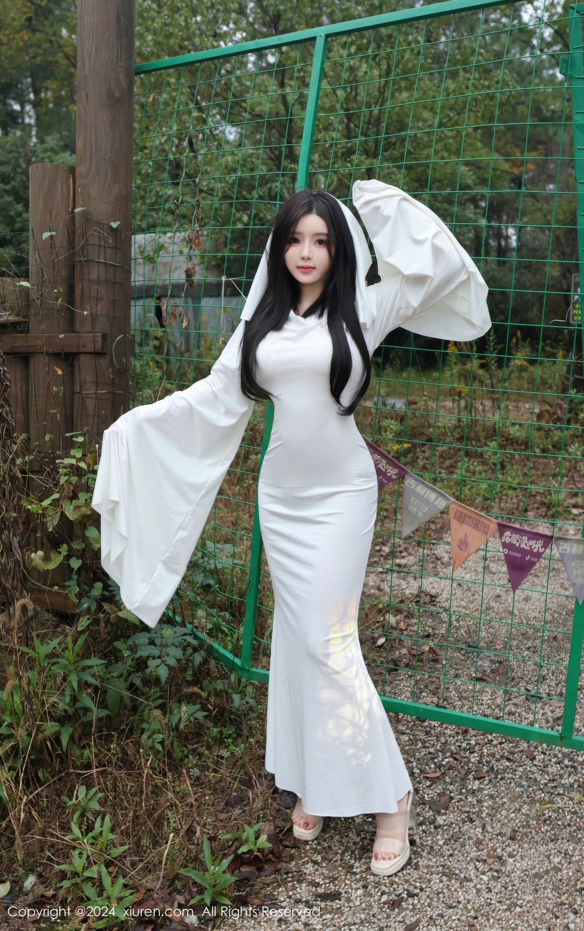 [[XiuRen秀人网]秀人网]No.9376_模特小薯条nienie白色连衣裙+红色情趣服饰秀曼妙身姿诱惑写真81P