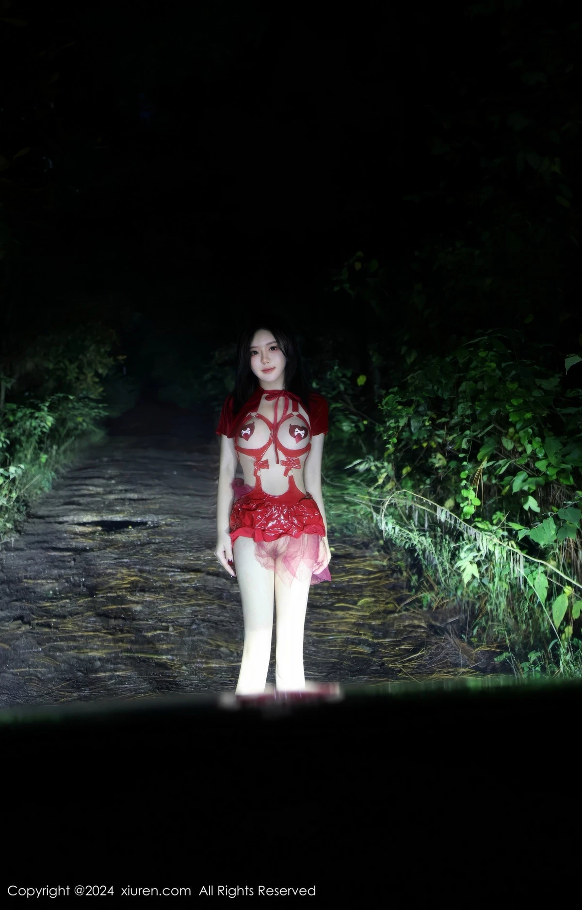 [[XiuRen秀人网]秀人网]No.9376_模特小薯条nienie白色连衣裙+红色情趣服饰秀曼妙身姿诱惑写真81P