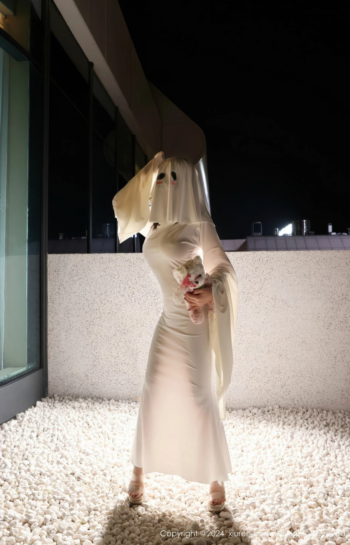 [[XiuRen秀人网]秀人网]No.9376_模特小薯条nienie白色连衣裙+红色情趣服饰秀曼妙身姿诱惑写真81P