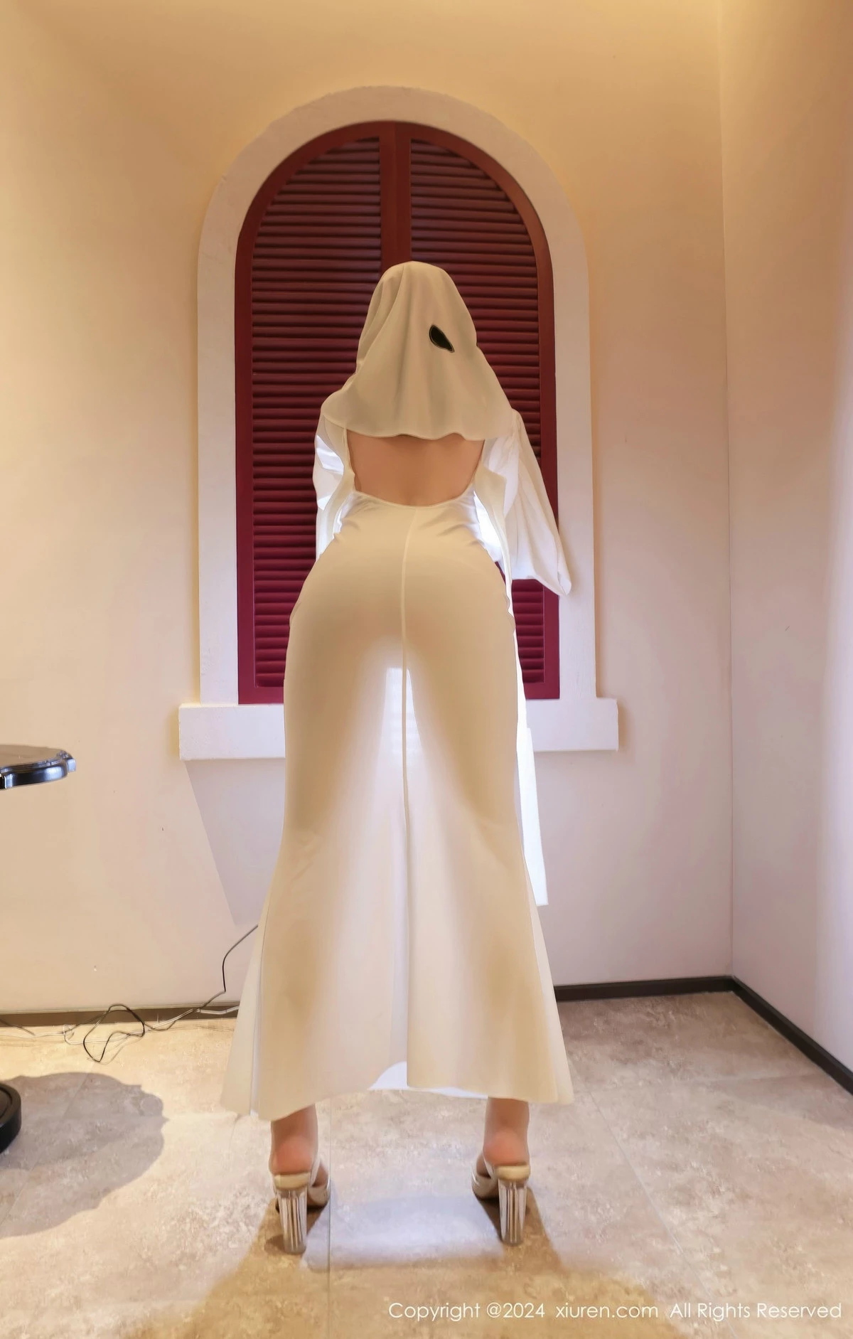 [[XiuRen秀人网]秀人网]No.9376_模特小薯条nienie白色连衣裙+红色情趣服饰秀曼妙身姿诱惑写真81P