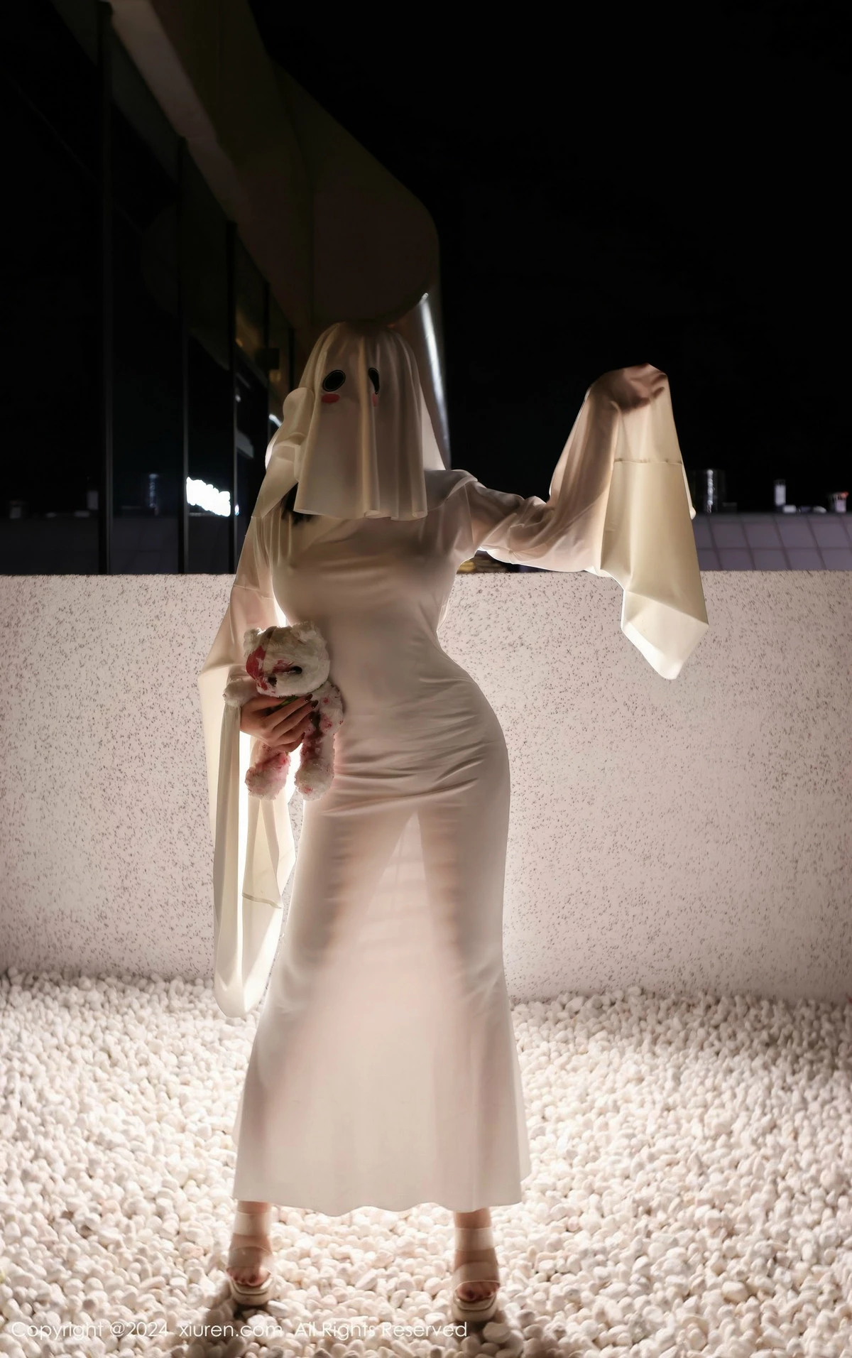 [[XiuRen秀人网]秀人网]No.9376_模特小薯条nienie白色连衣裙+红色情趣服饰秀曼妙身姿诱惑写真81P