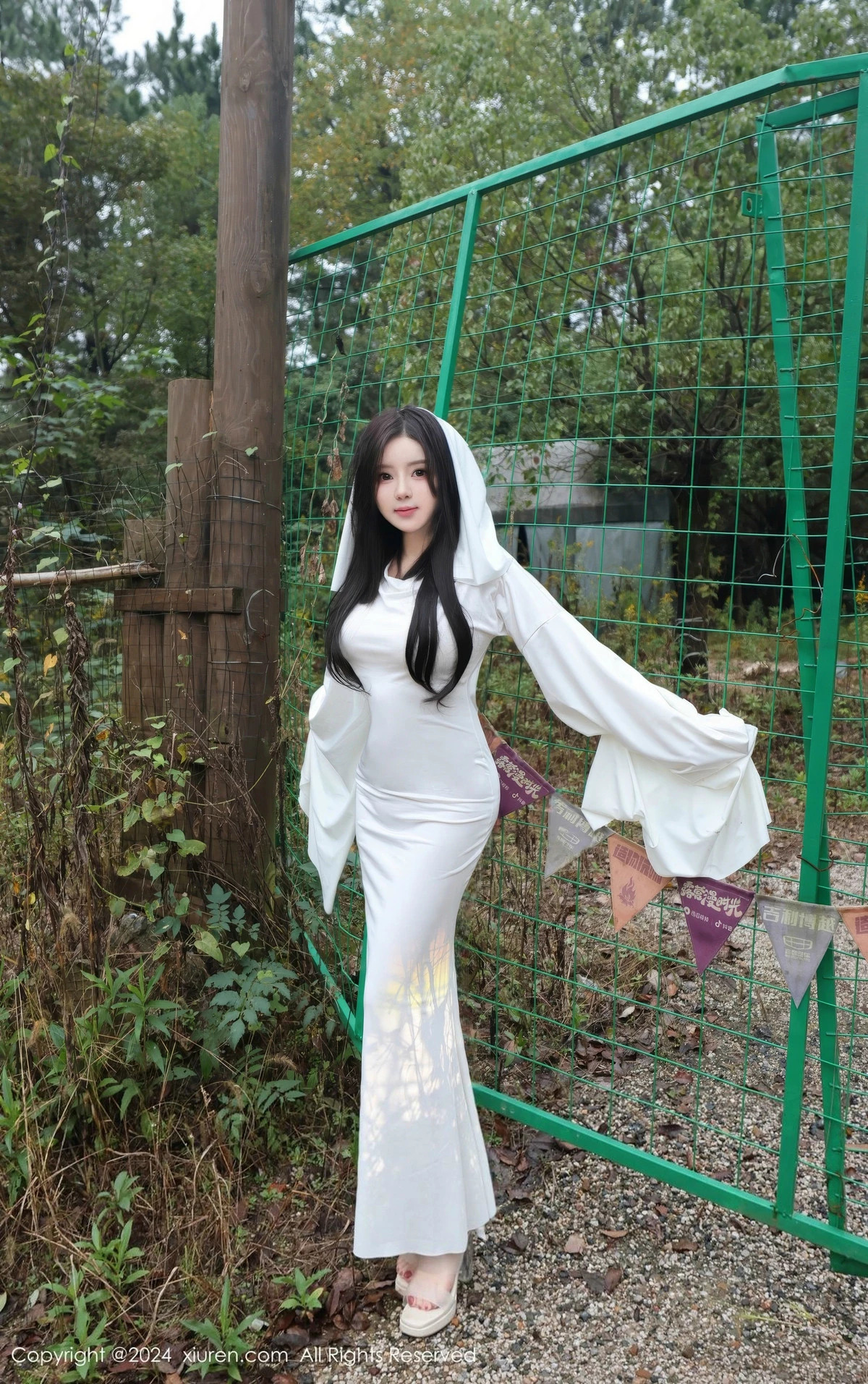 [[XiuRen秀人网]秀人网]No.9376_模特小薯条nienie白色连衣裙+红色情趣服饰秀曼妙身姿诱惑写真81P