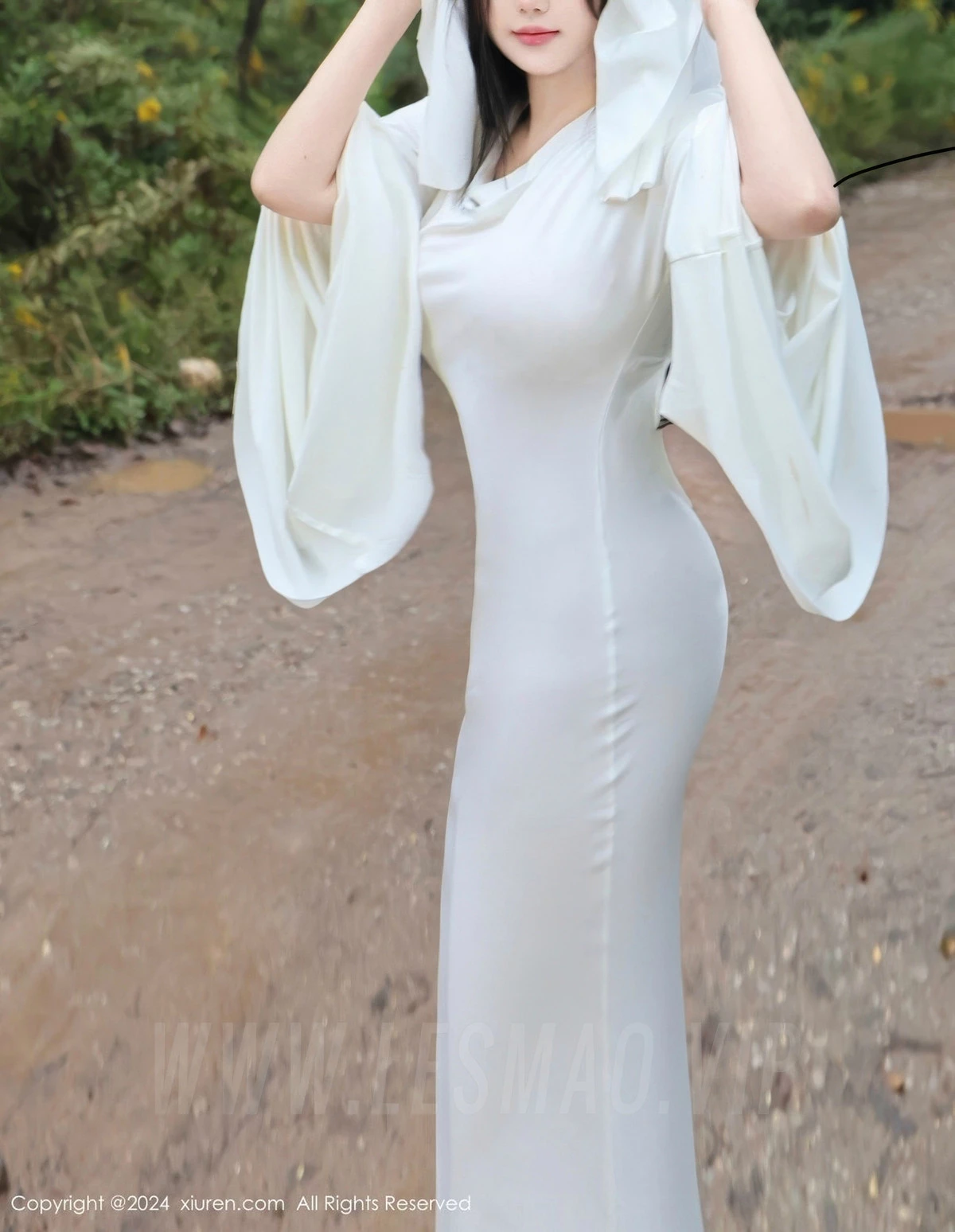 [[XiuRen秀人网]秀人网]No.9376_模特小薯条nienie白色连衣裙+红色情趣服饰秀曼妙身姿诱惑写真81P