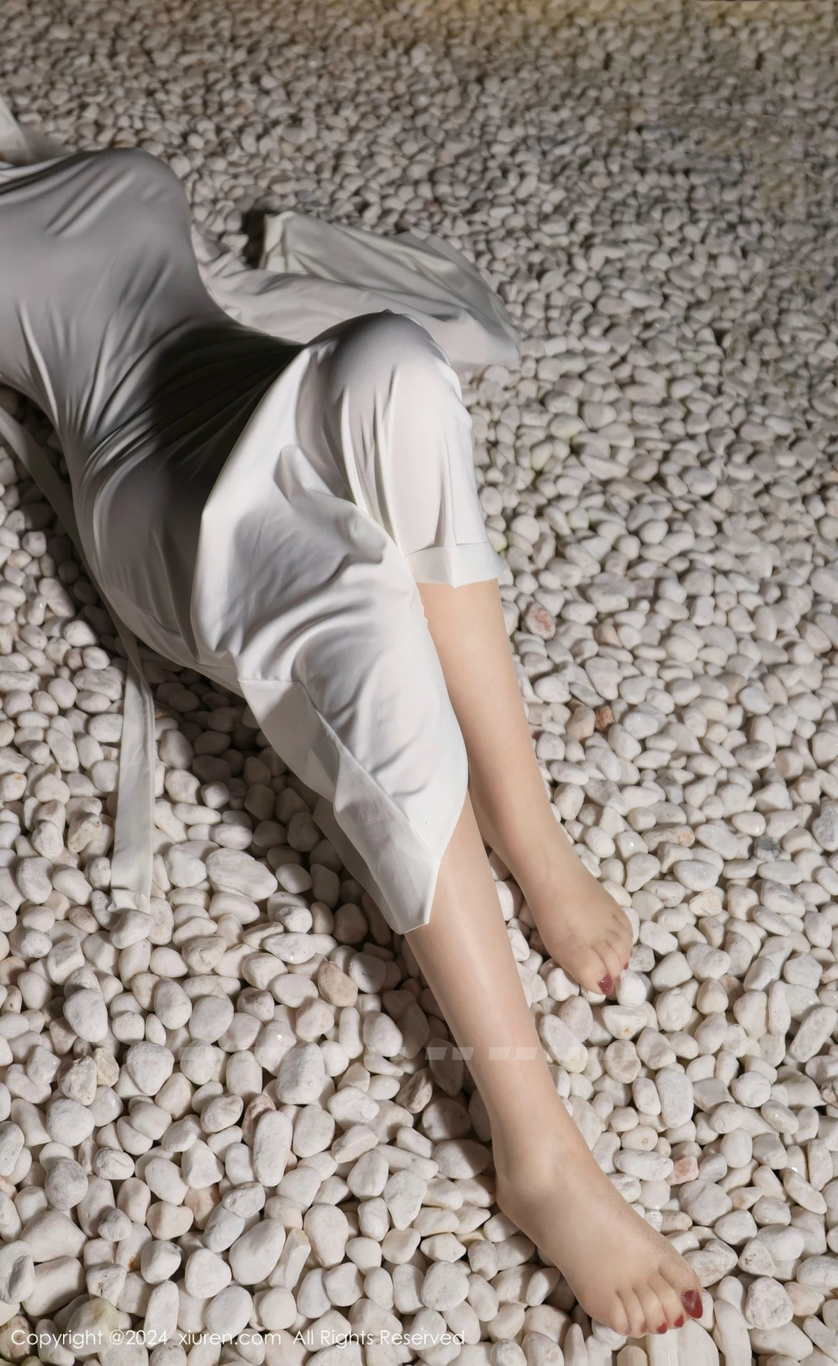 [[XiuRen秀人网]秀人网]No.9376_模特小薯条nienie白色连衣裙+红色情趣服饰秀曼妙身姿诱惑写真81P