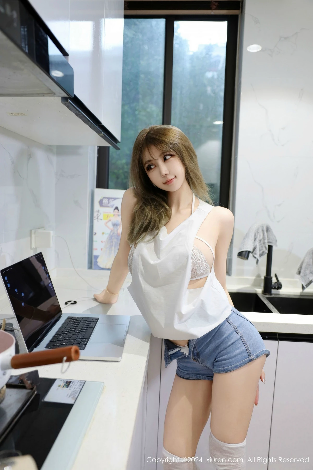 [[XiuRen秀人网]秀人网]No.9374_模特Zoe柚柚性感白色蕾丝情趣内衣配白丝袜秀凹凸身材诱惑写真75P