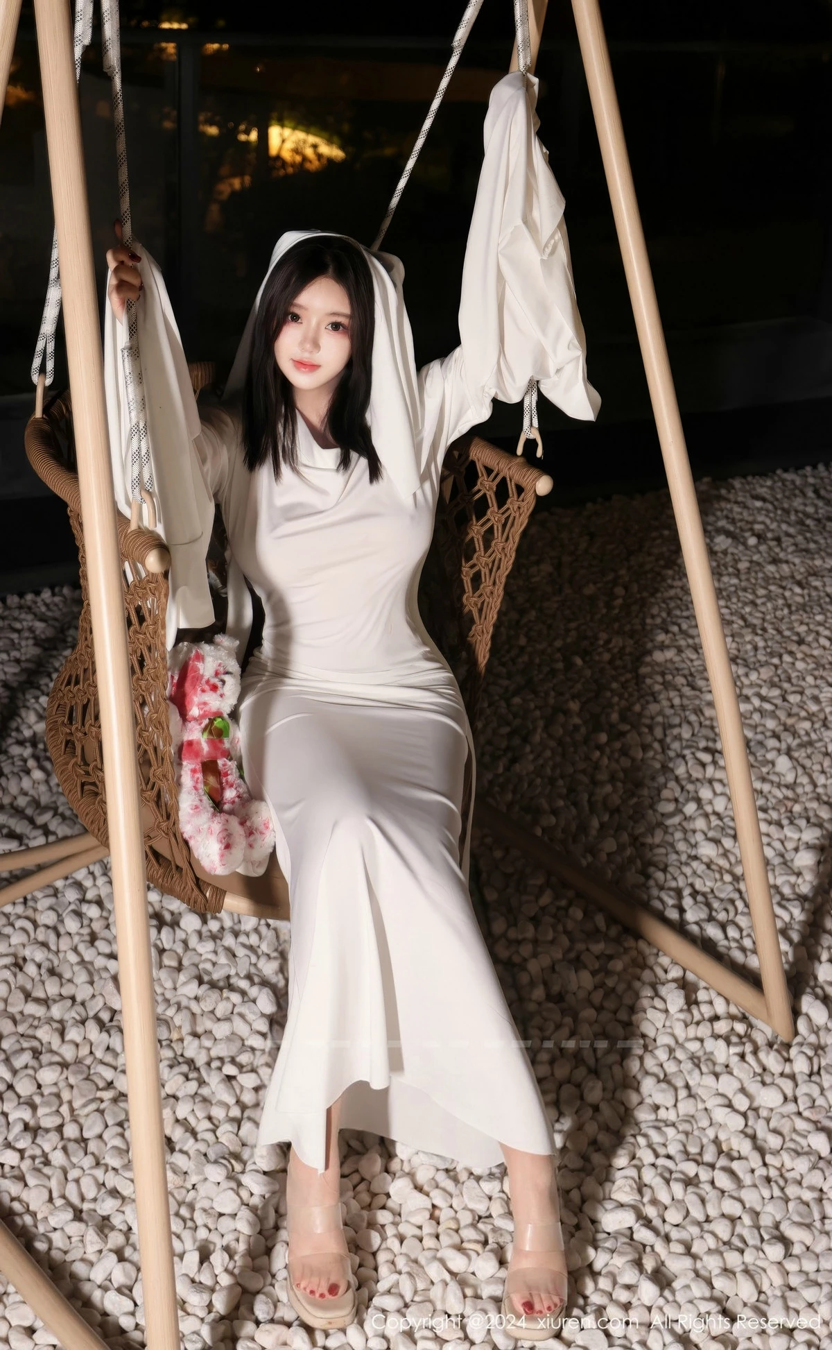 [[XiuRen秀人网]秀人网]No.9376_模特小薯条nienie白色连衣裙+红色情趣服饰秀曼妙身姿诱惑写真81P