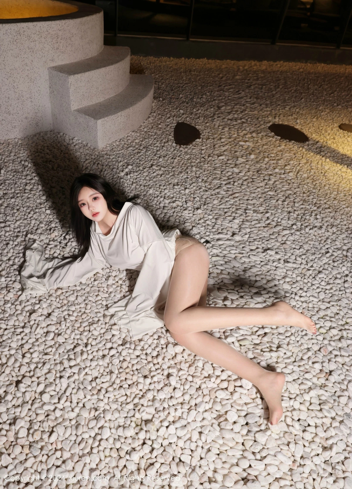 [[XiuRen秀人网]秀人网]No.9376_模特小薯条nienie白色连衣裙+红色情趣服饰秀曼妙身姿诱惑写真81P