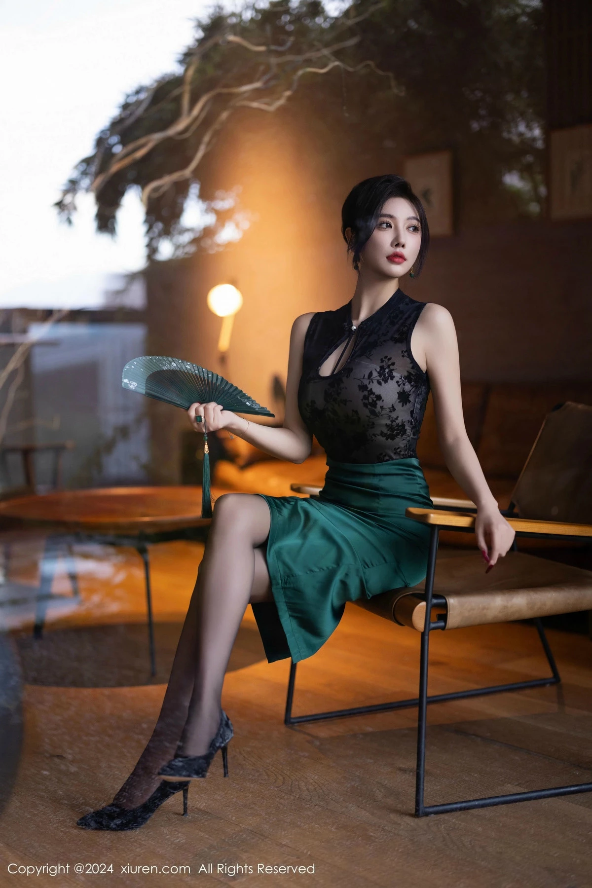 [[XiuRen秀人网]秀人网]No.9384_女神杨晨晨Yome性感黑色蕾丝内衣配黑丝袜秀丰腴身材完美写真80P