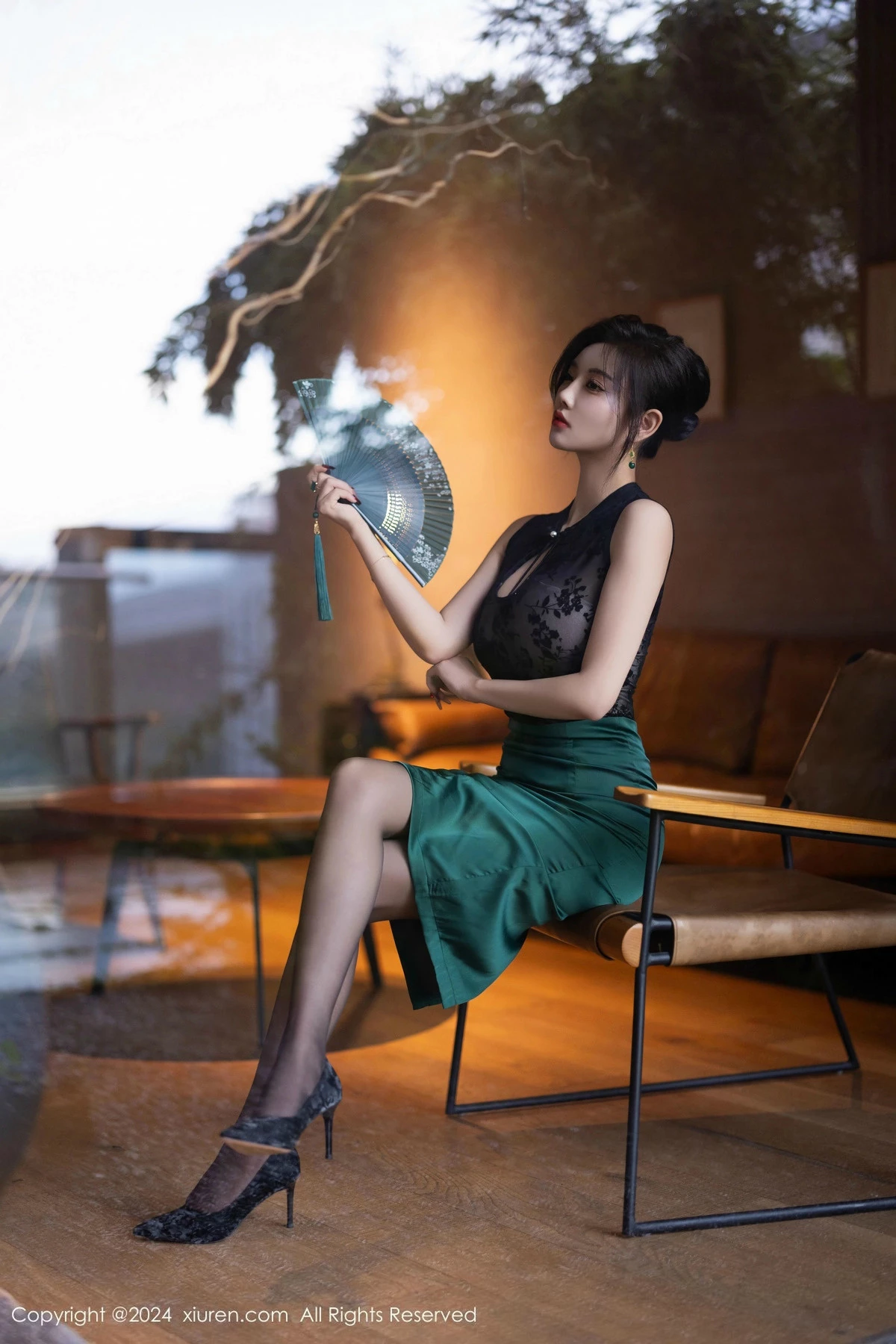 [[XiuRen秀人网]秀人网]No.9384_女神杨晨晨Yome性感黑色蕾丝内衣配黑丝袜秀丰腴身材完美写真80P