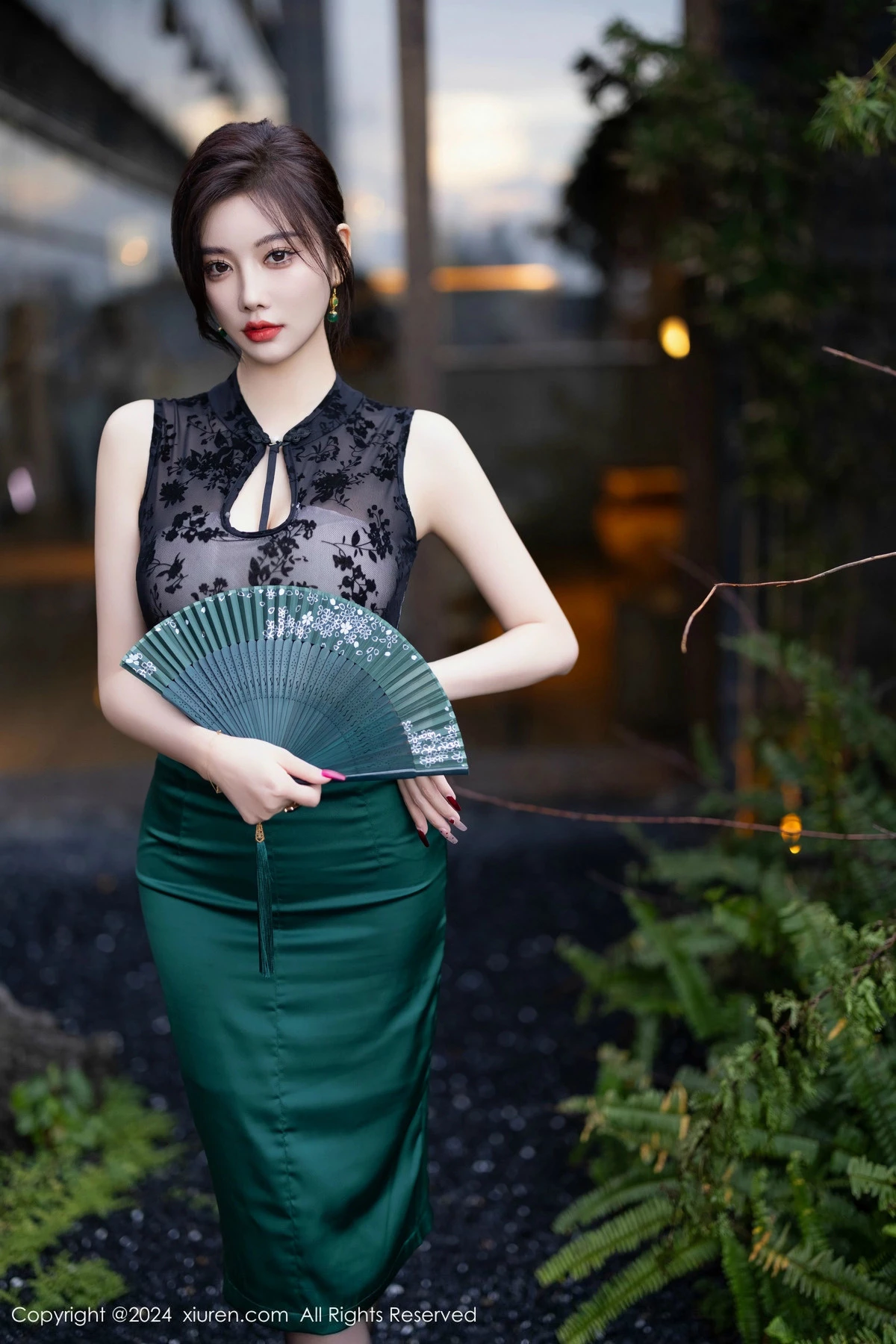 [[XiuRen秀人网]秀人网]No.9384_女神杨晨晨Yome性感黑色蕾丝内衣配黑丝袜秀丰腴身材完美写真80P