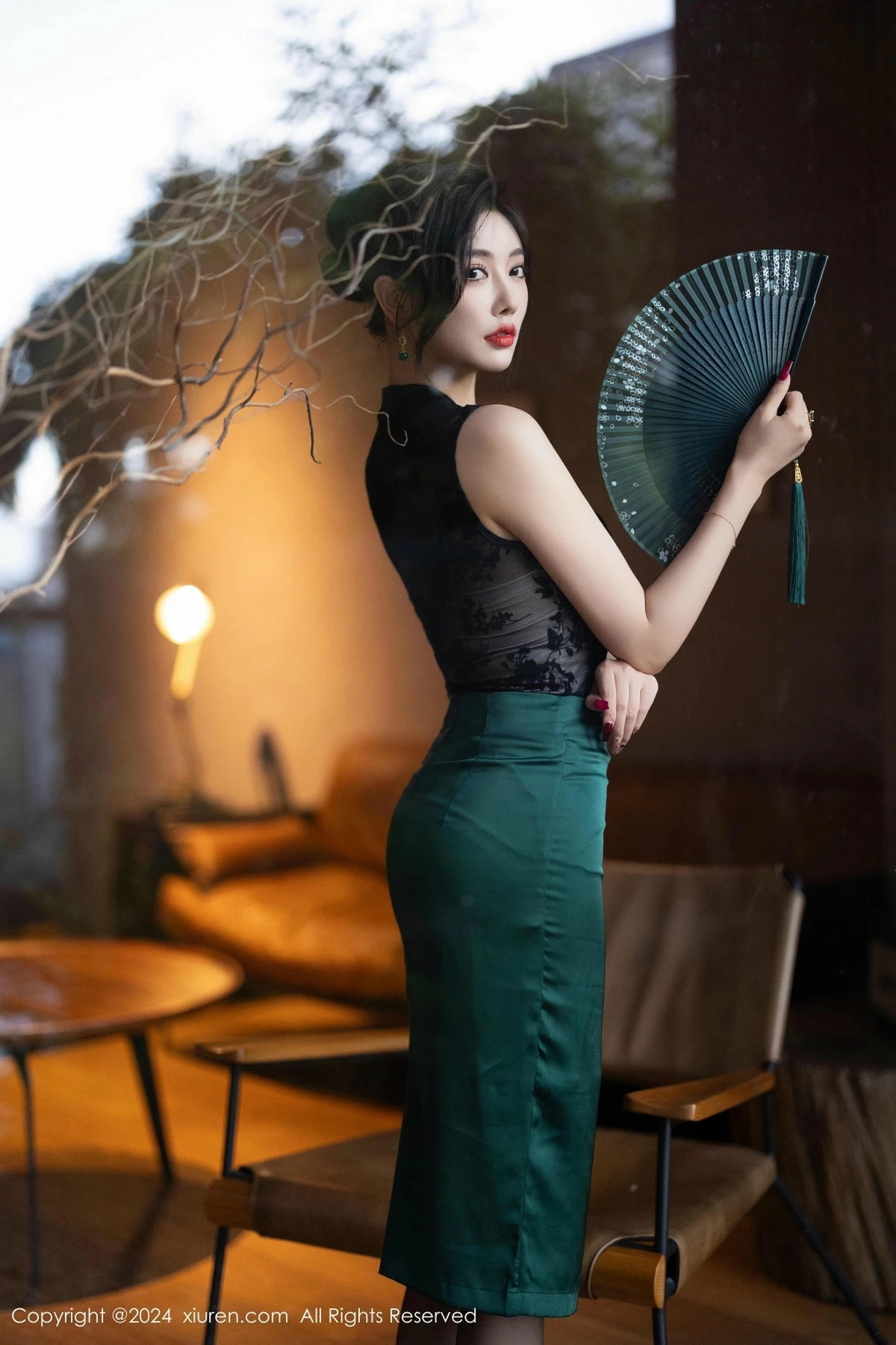 [[XiuRen秀人网]秀人网]No.9384_女神杨晨晨Yome性感黑色蕾丝内衣配黑丝袜秀丰腴身材完美写真80P