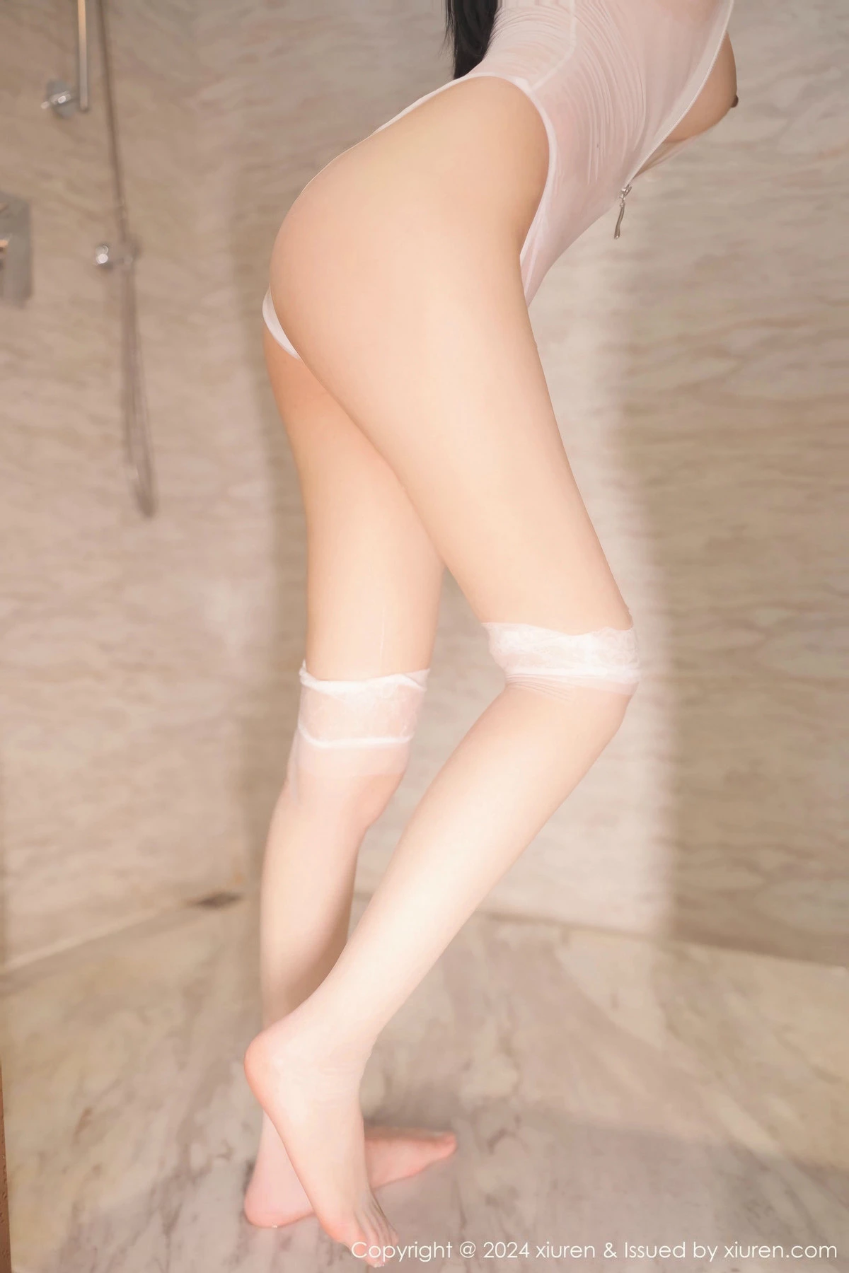 [[XiuRen秀人网]秀人网]No.9379_模特软软酱浴室性感白色高叉连体衣配白丝袜秀丰腴美臀诱惑写真65P