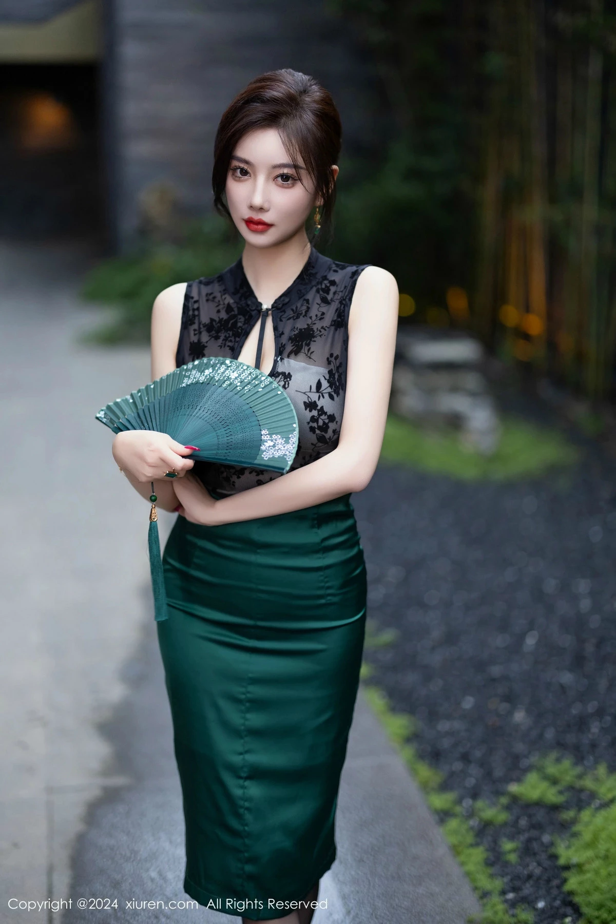 [[XiuRen秀人网]秀人网]No.9384_女神杨晨晨Yome性感黑色蕾丝内衣配黑丝袜秀丰腴身材完美写真80P