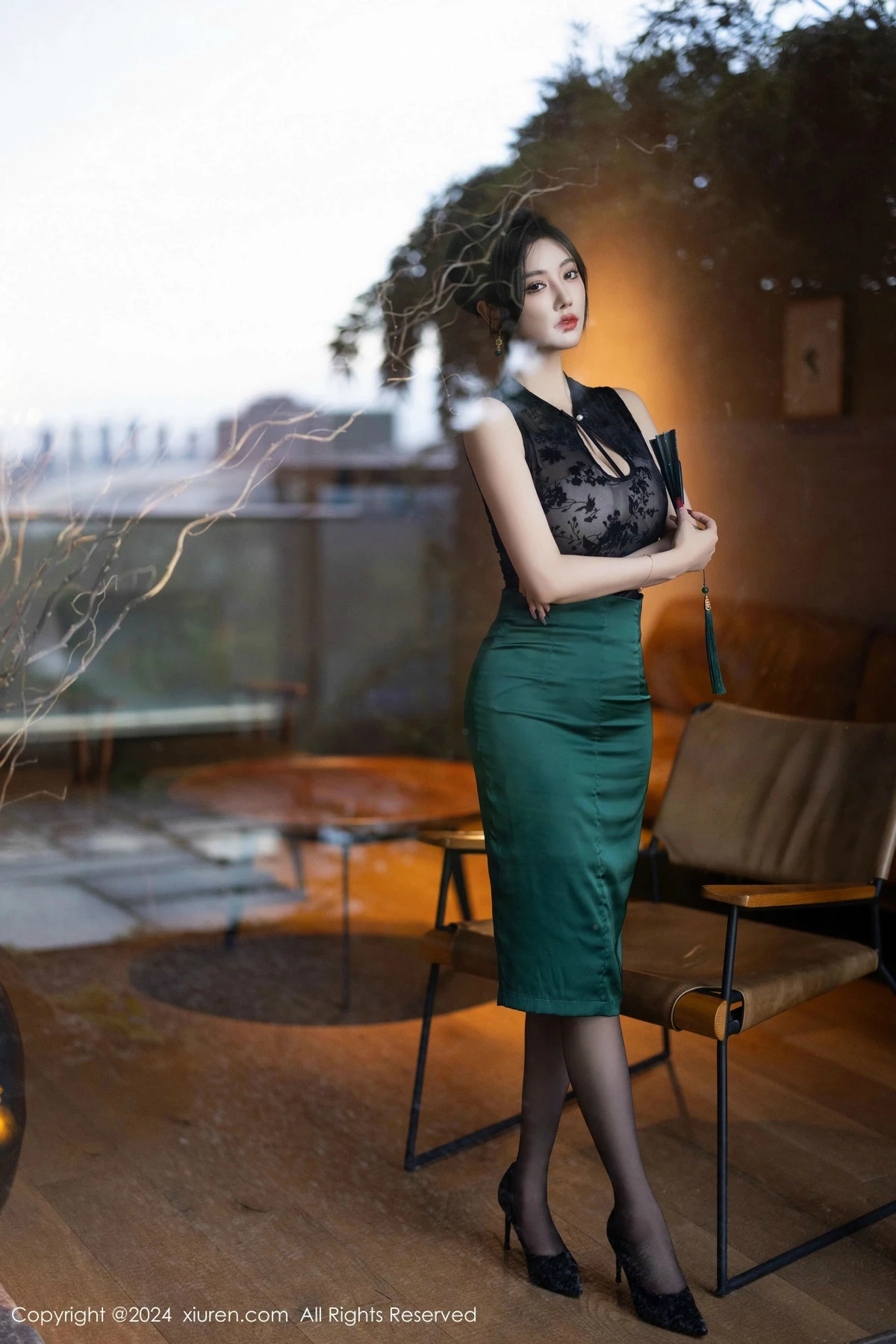 [[XiuRen秀人网]秀人网]No.9384_女神杨晨晨Yome性感黑色蕾丝内衣配黑丝袜秀丰腴身材完美写真80P