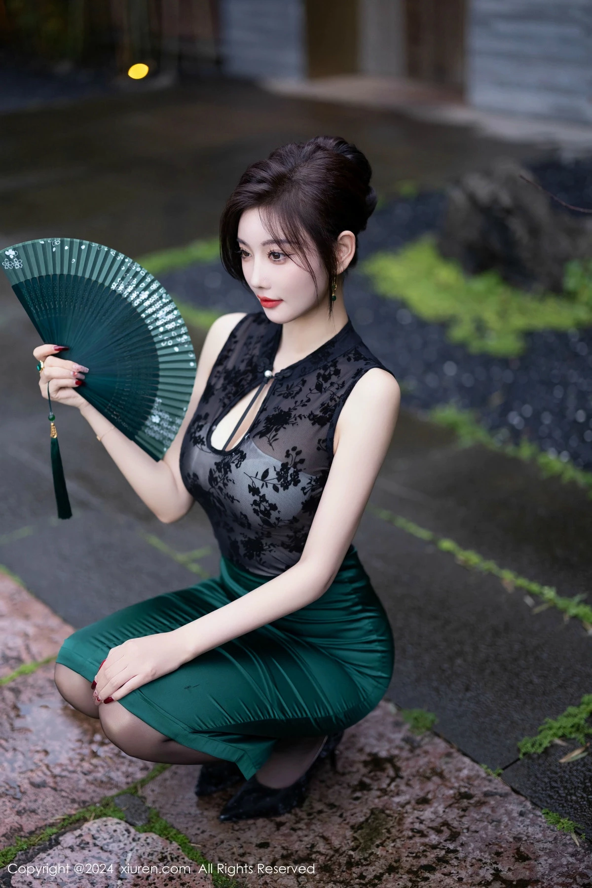 [[XiuRen秀人网]秀人网]No.9384_女神杨晨晨Yome性感黑色蕾丝内衣配黑丝袜秀丰腴身材完美写真80P