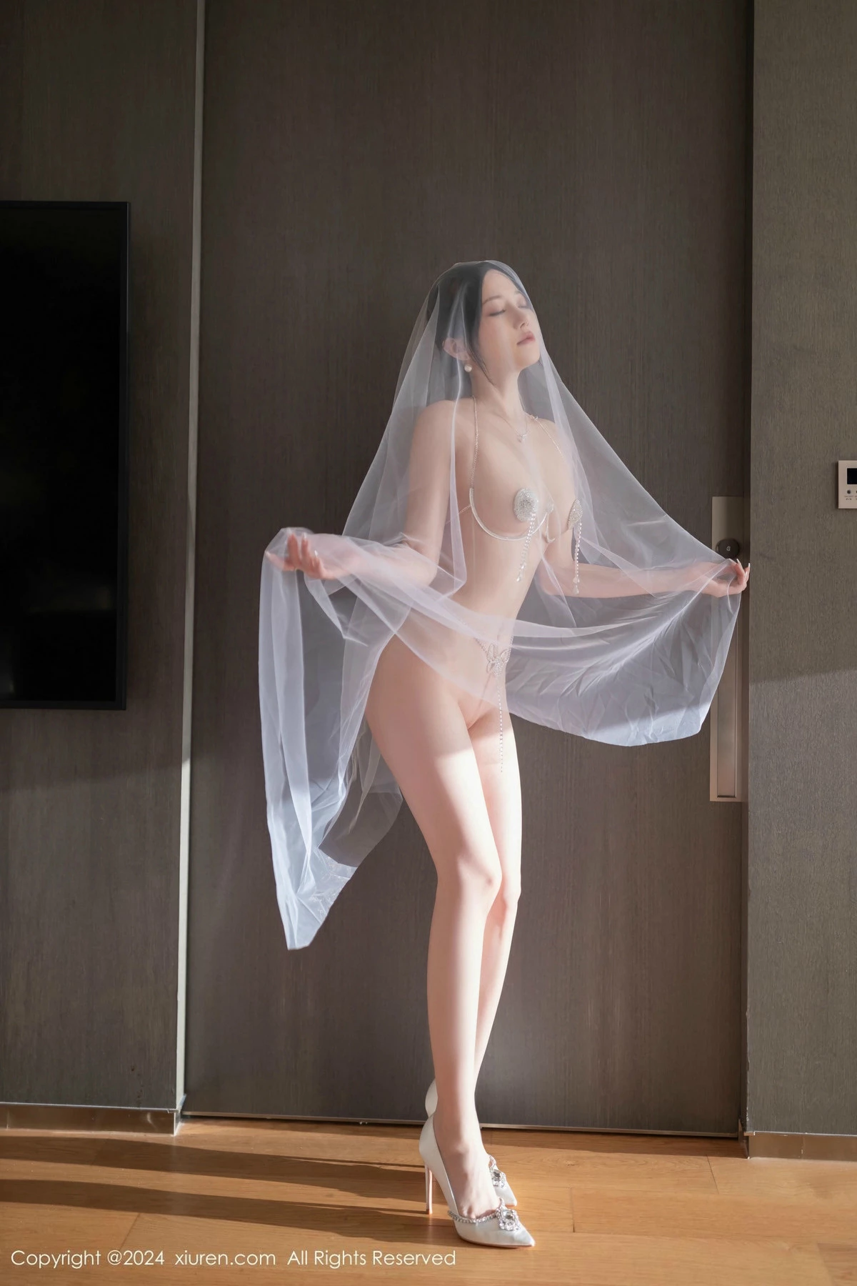 [[XiuRen秀人网]秀人网]No.9387_模特鱼子酱Fish婚礼主题性感白色婚纱配白丝袜秀曼妙身姿诱惑写真81P
