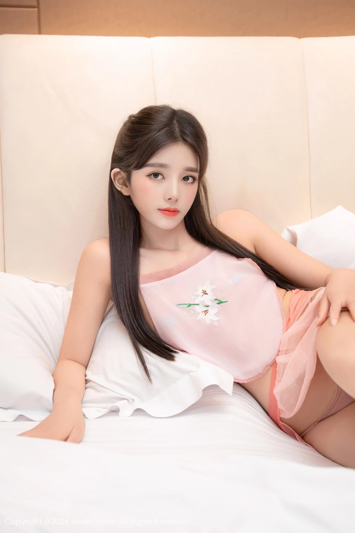 [[XiuRen秀人网]秀人网]No.9396_模特美少女@性感粉色古风薄纱服饰秀完美身材白嫩美腿诱惑写真76P