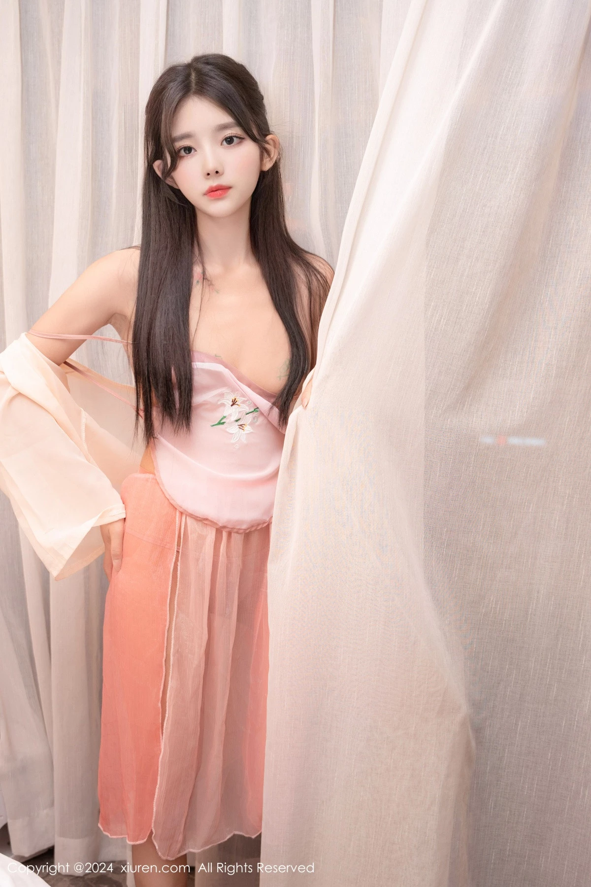 [[XiuRen秀人网]秀人网]No.9396_模特美少女@性感粉色古风薄纱服饰秀完美身材白嫩美腿诱惑写真76P