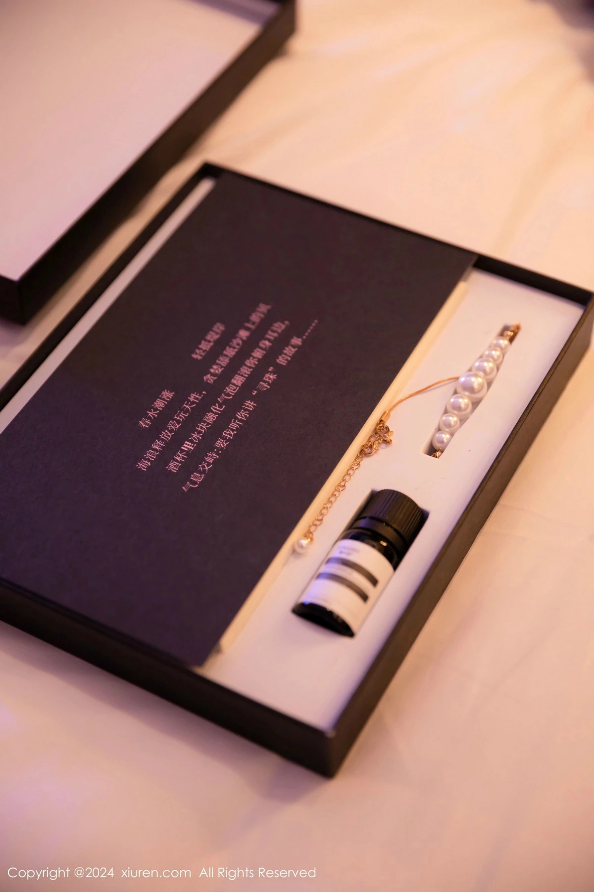 [[XiuRen秀人网]秀人网]No.9403_模特蛋蛋宝性感异域风情服露蕾丝内衣配开档黑丝秀翘臀诱惑写真78P