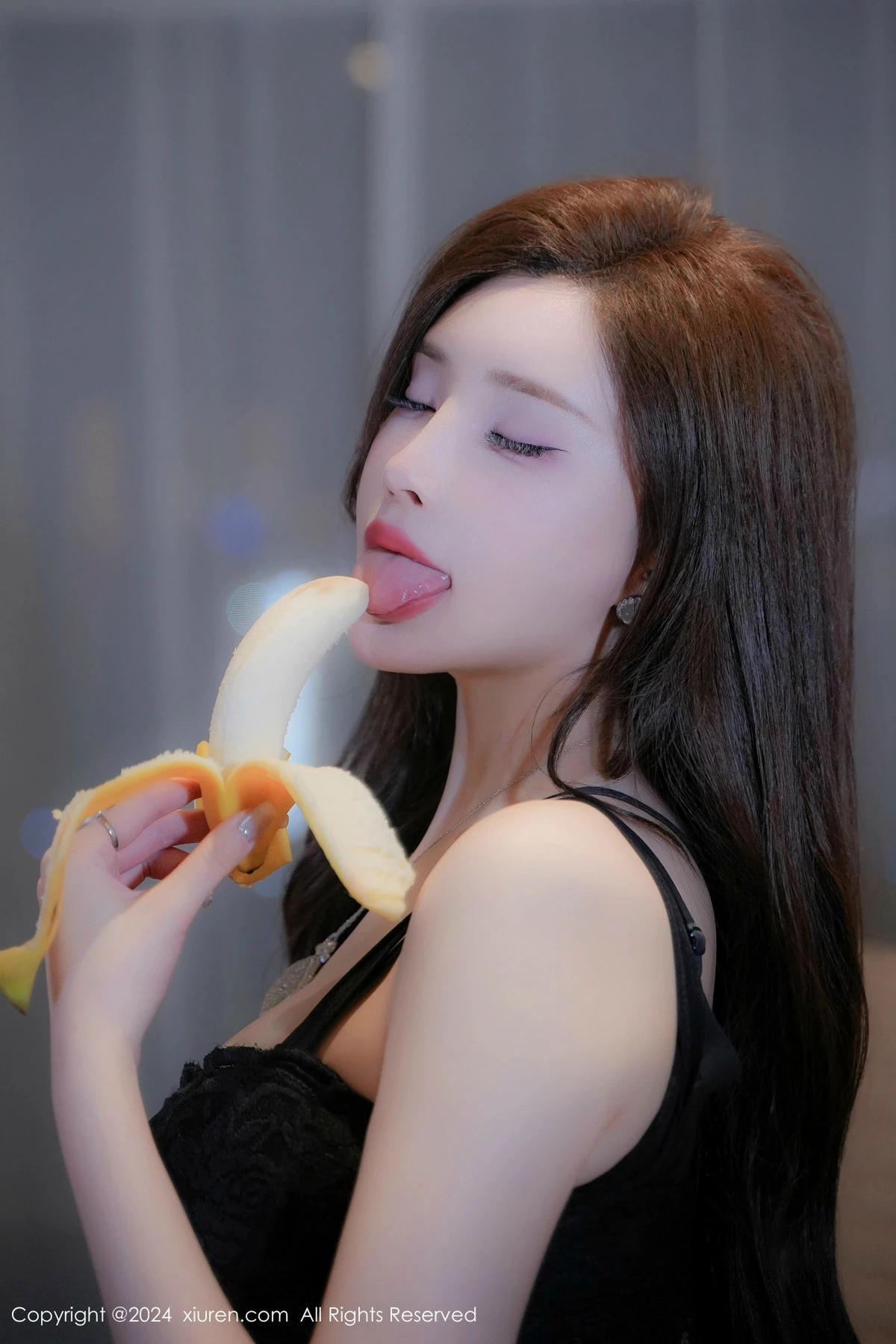 [[XiuRen秀人网]秀人网]No.9411_女神Carol周妍希X性感黑色情趣内衣配黑丝袜秀丰满身材诱惑写真80P