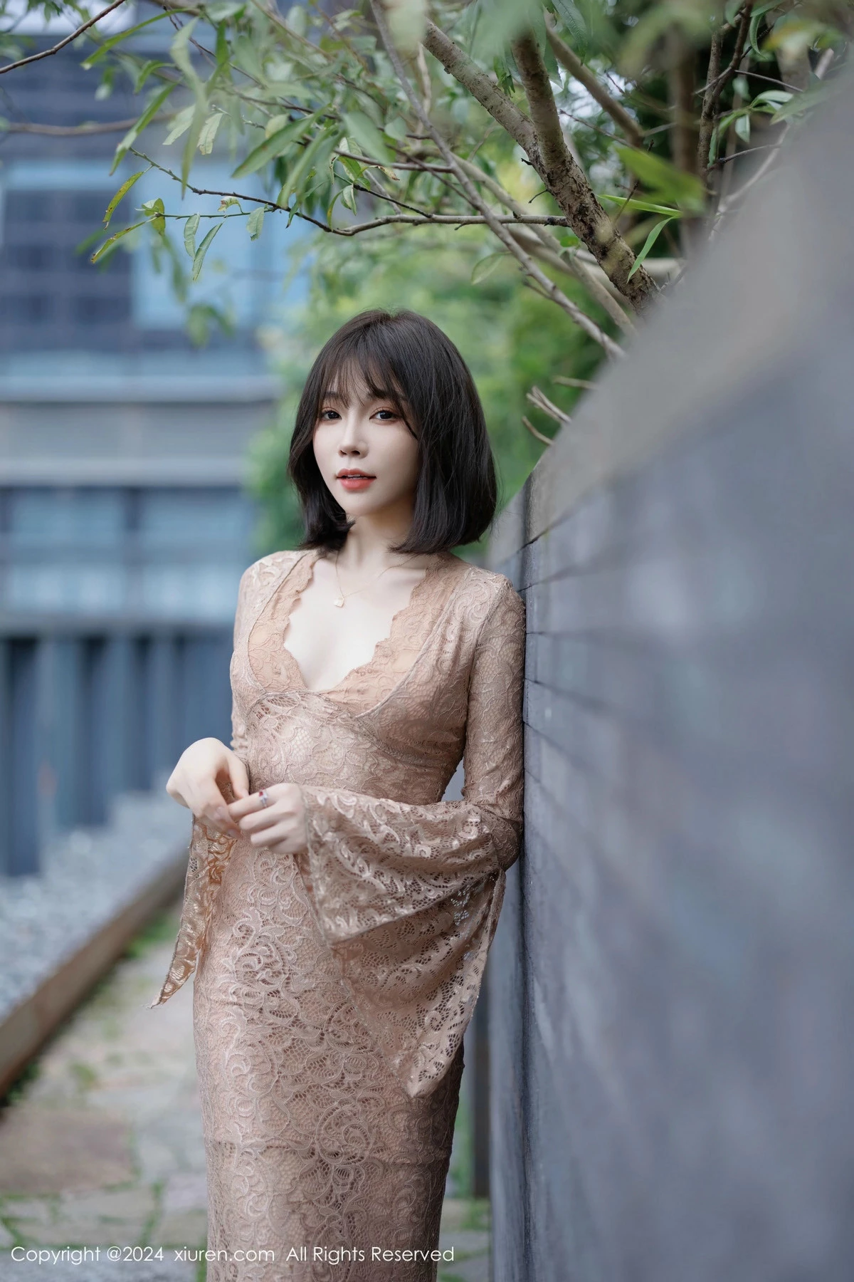 [[XiuRen秀人网]秀人网]No.9412_女神徐莉芝Booty性感浅色连衣裙配超薄肉丝秀曼妙身姿诱惑写真91P