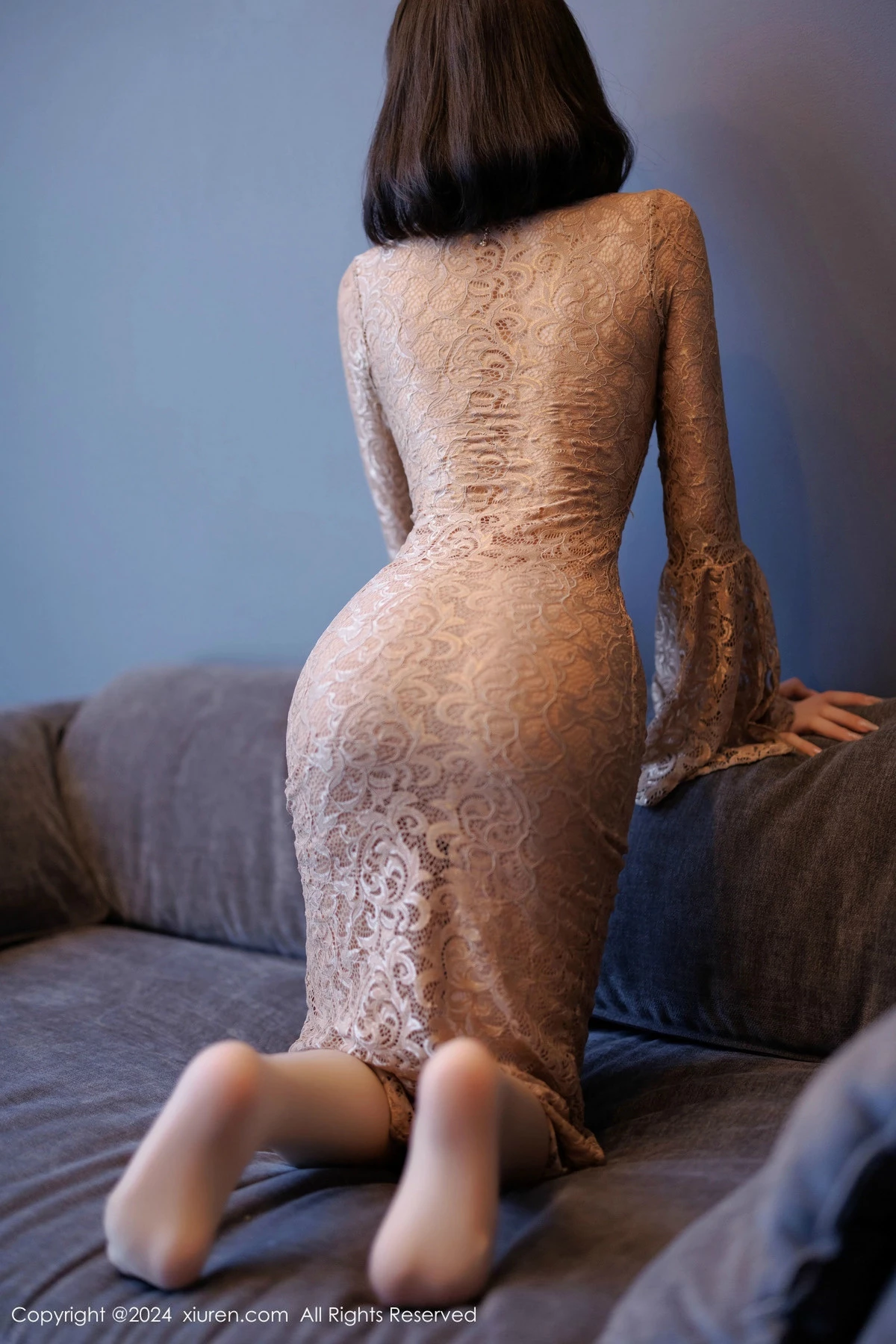 [[XiuRen秀人网]秀人网]No.9412_女神徐莉芝Booty性感浅色连衣裙配超薄肉丝秀曼妙身姿诱惑写真91P