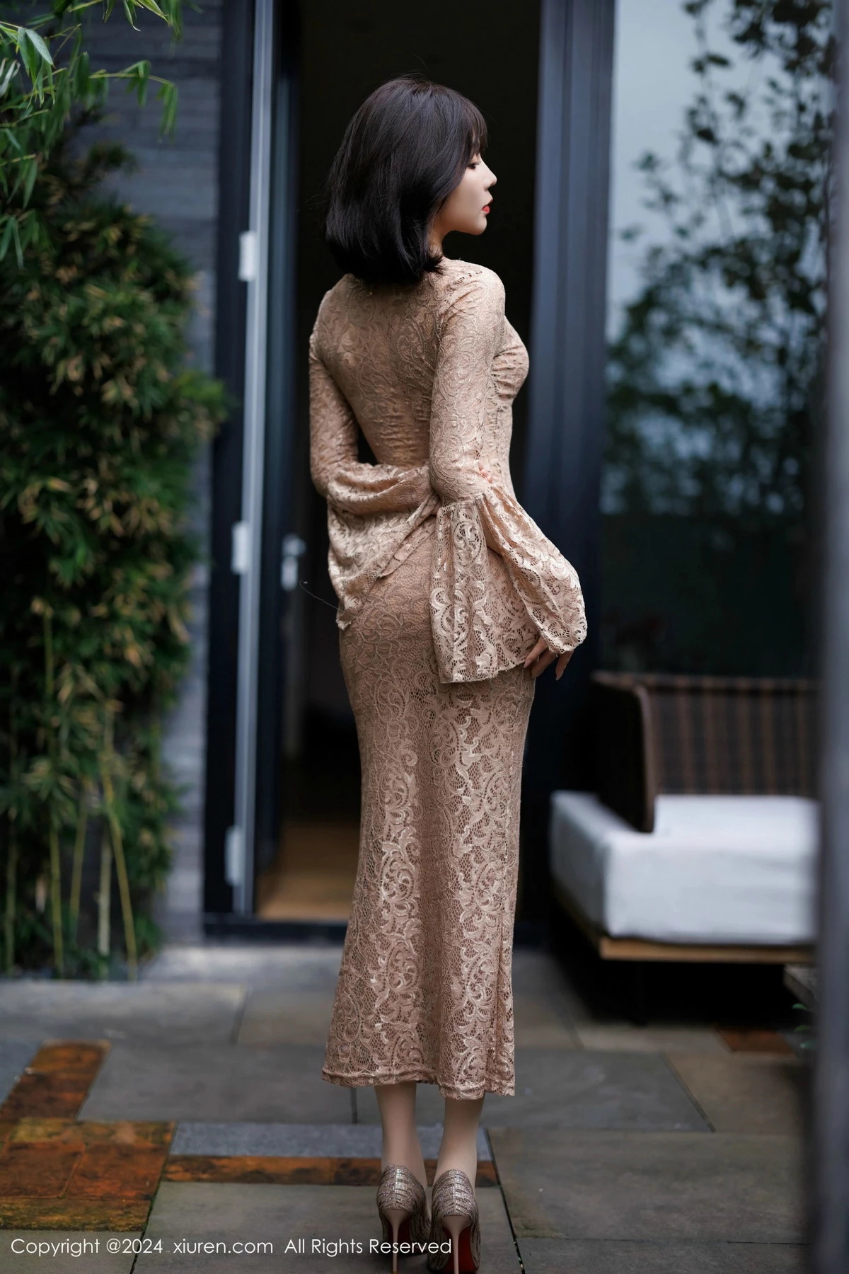 [[XiuRen秀人网]秀人网]No.9412_女神徐莉芝Booty性感浅色连衣裙配超薄肉丝秀曼妙身姿诱惑写真91P