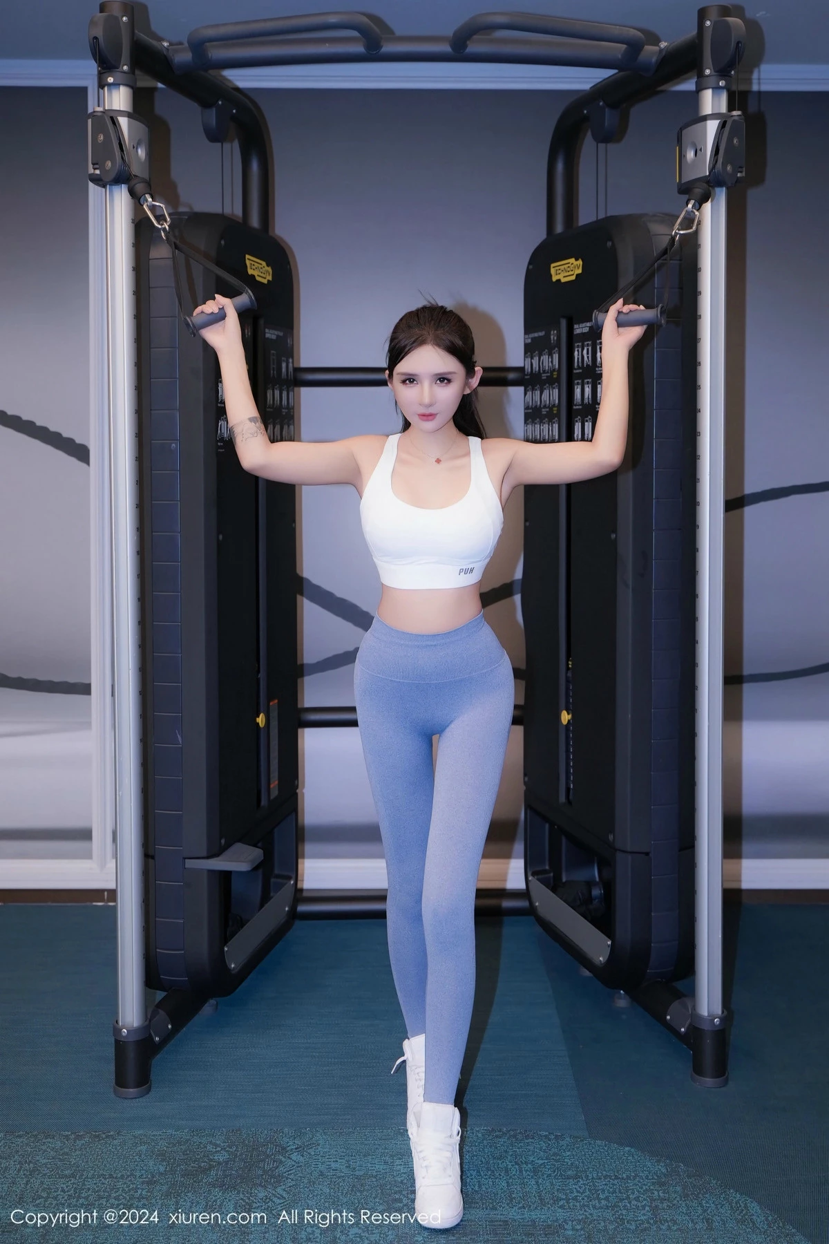 [[XiuRen秀人网]秀人网]No.9407_模特Emily尹菲性感蓝白瑜伽服露肉丝裤袜秀曼妙身姿诱惑写真57P