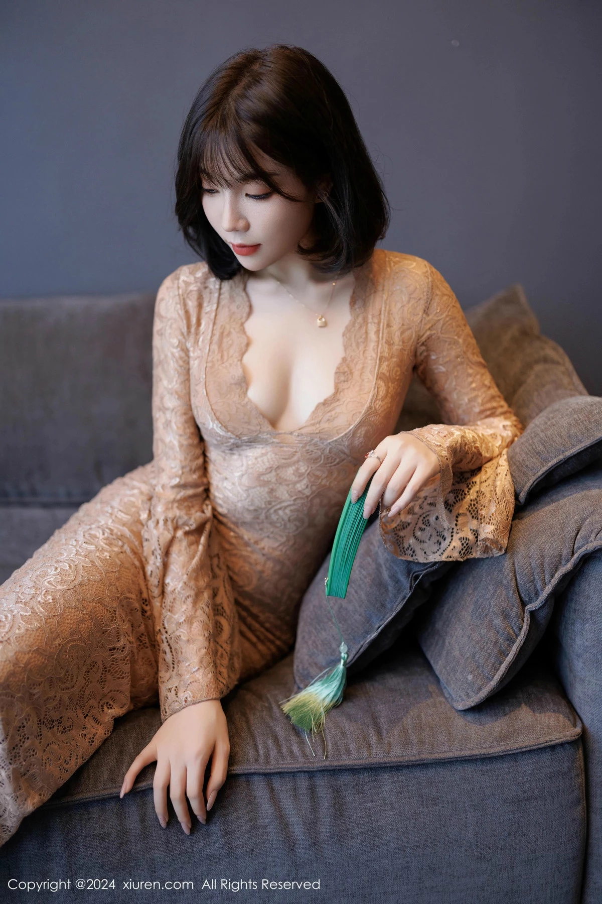 [[XiuRen秀人网]秀人网]No.9412_女神徐莉芝Booty性感浅色连衣裙配超薄肉丝秀曼妙身姿诱惑写真91P