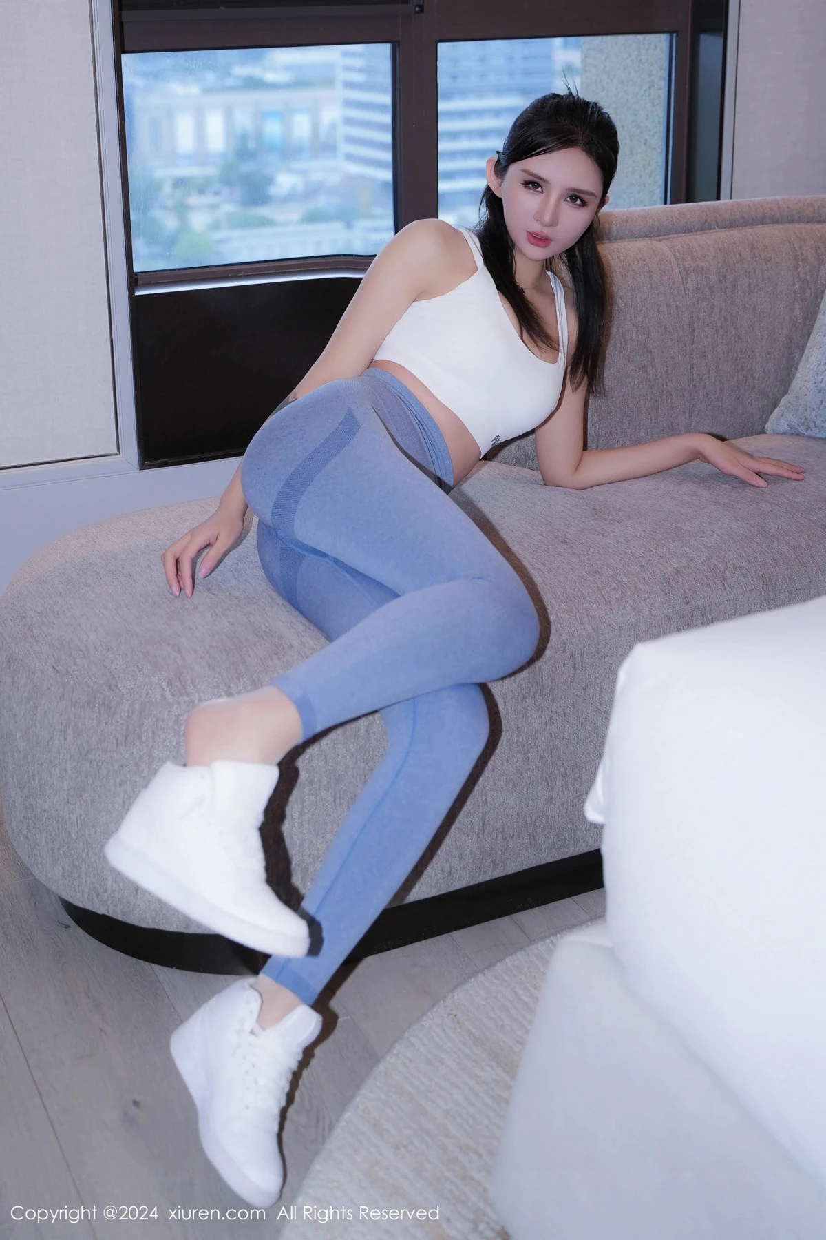 [[XiuRen秀人网]秀人网]No.9407_模特Emily尹菲性感蓝白瑜伽服露肉丝裤袜秀曼妙身姿诱惑写真57P