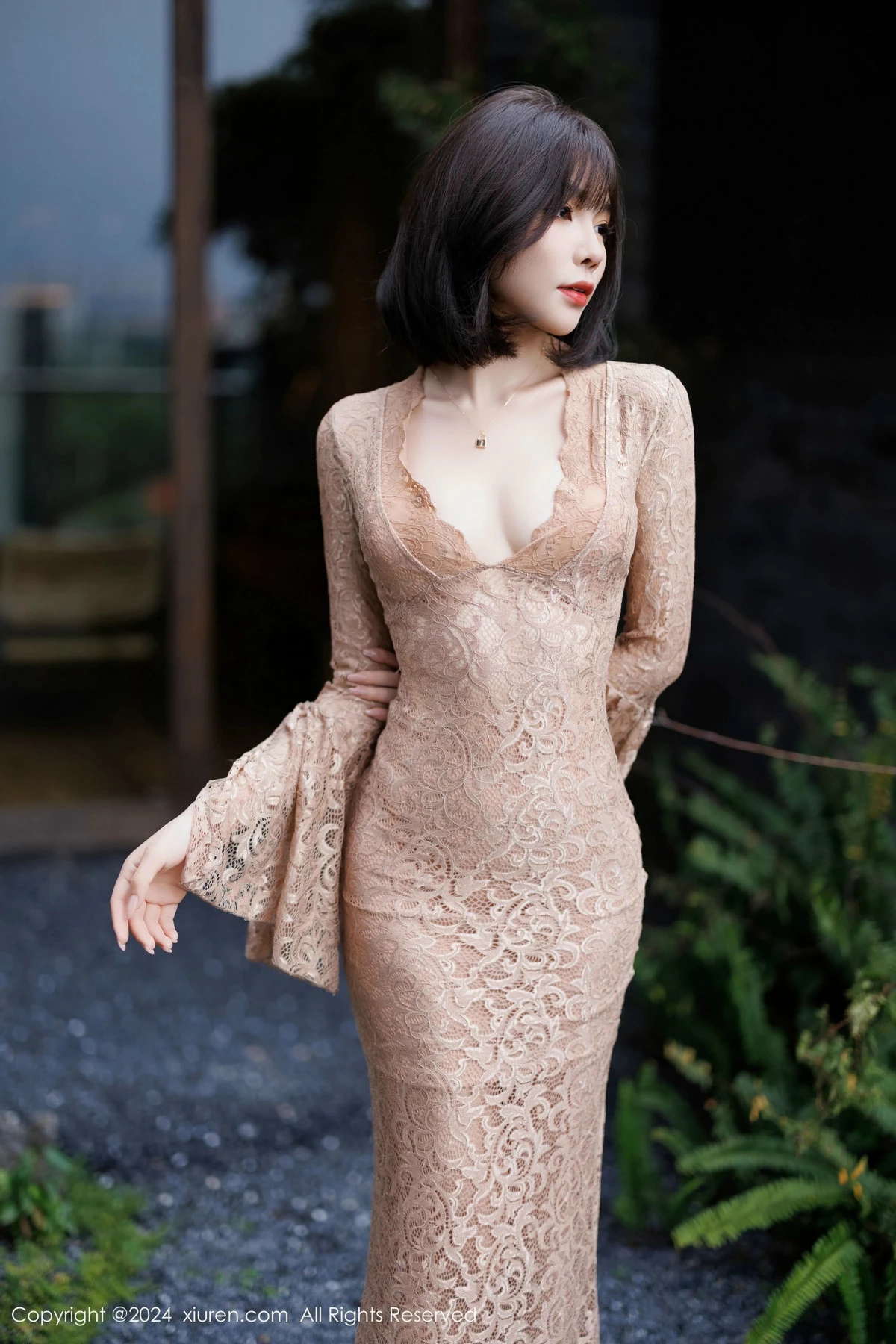 [[XiuRen秀人网]秀人网]No.9412_女神徐莉芝Booty性感浅色连衣裙配超薄肉丝秀曼妙身姿诱惑写真91P