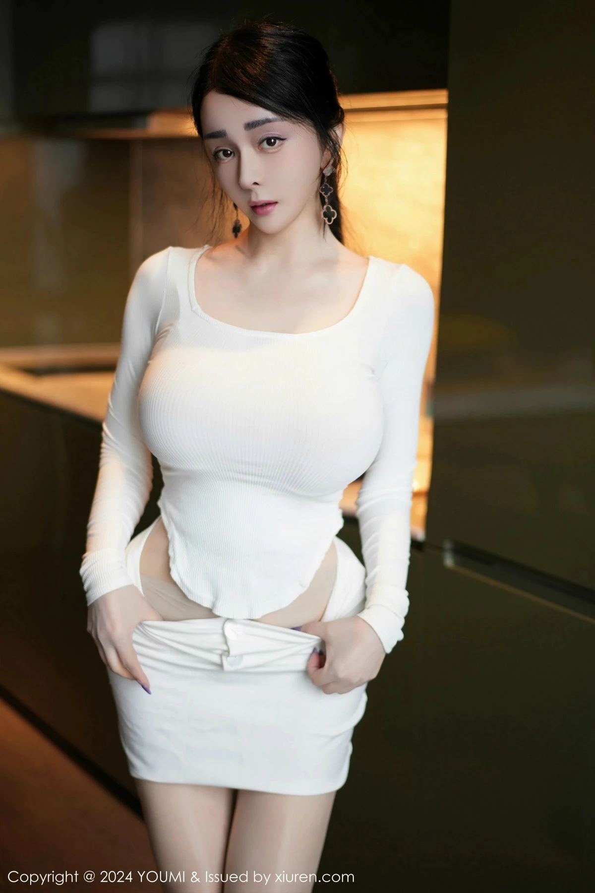 [YouMi尤蜜荟]Vol.1107_模特允爾性感白色服饰露肉色内衣配开档肉丝秀丰满身材诱惑写真68P