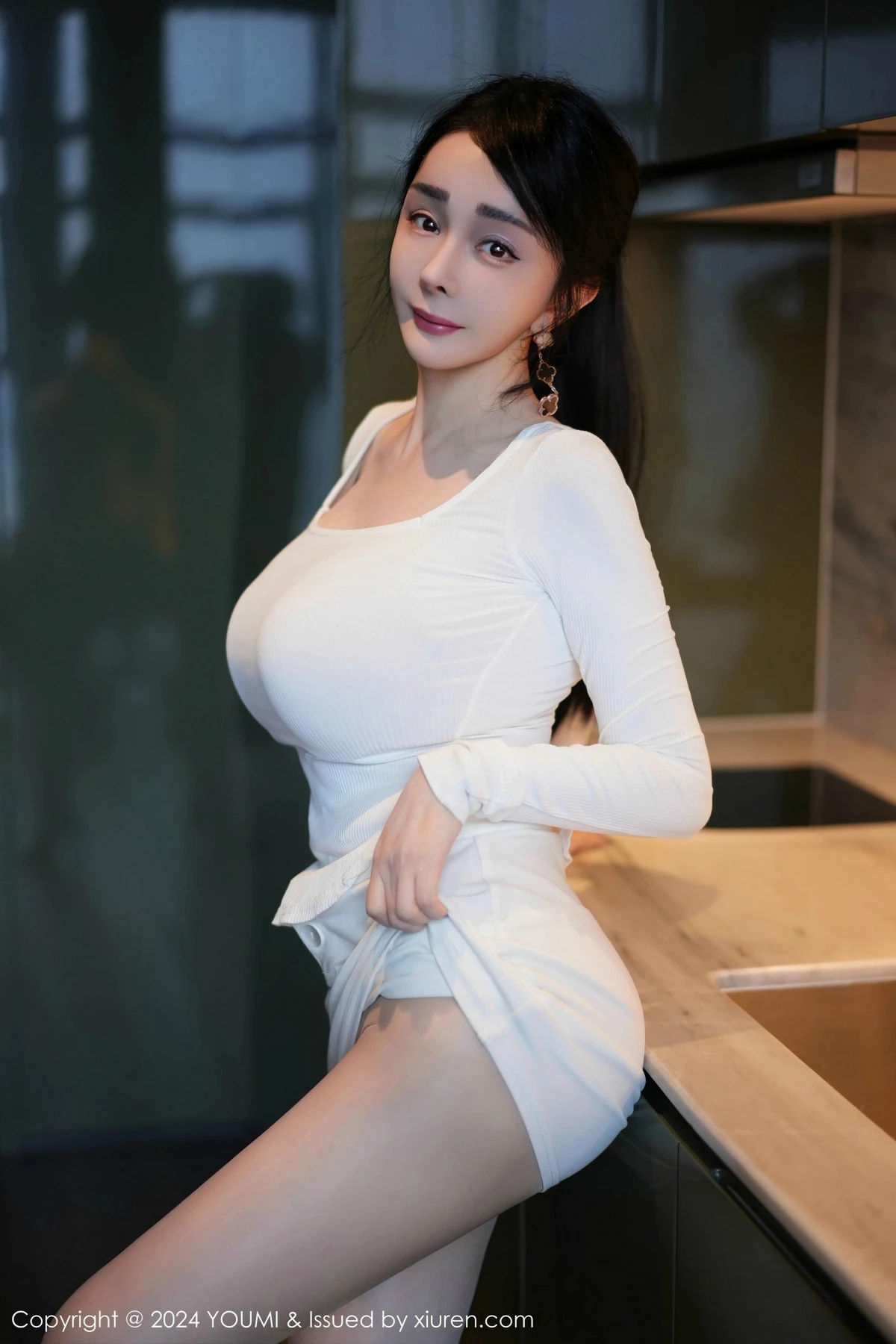 [YouMi尤蜜荟]Vol.1107_模特允爾性感白色服饰露肉色内衣配开档肉丝秀丰满身材诱惑写真68P