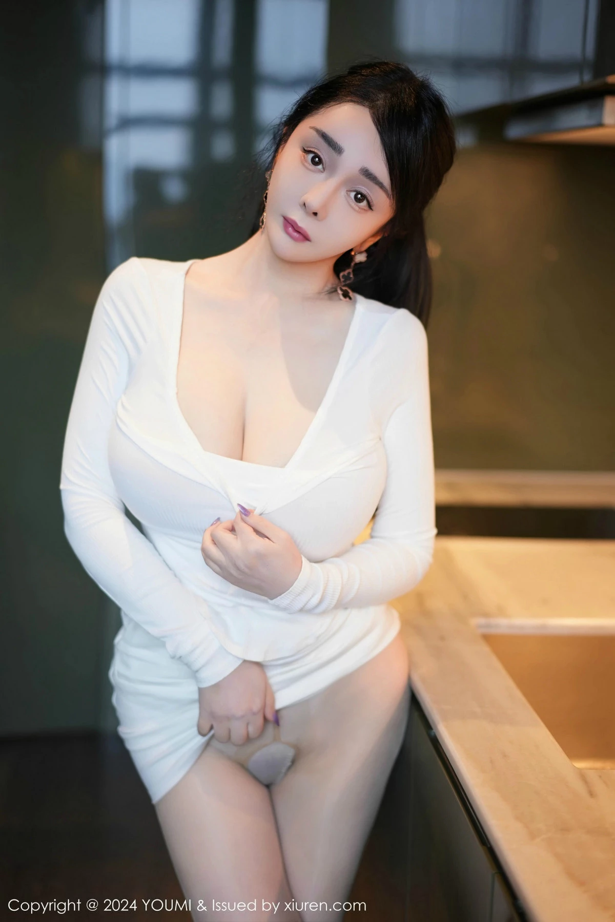 [YouMi尤蜜荟]Vol.1107_模特允爾性感白色服饰露肉色内衣配开档肉丝秀丰满身材诱惑写真68P