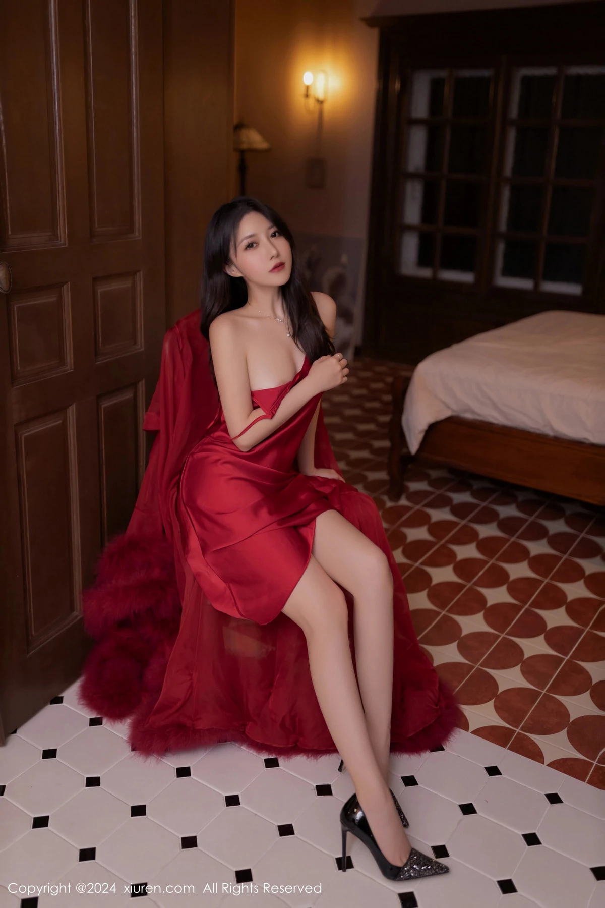 [[XiuRen秀人网]秀人网]No.9422_模特鱼子酱Fish红玫瑰主题红色吊带连衣裙秀曼妙身姿迷人诱惑写真80P
