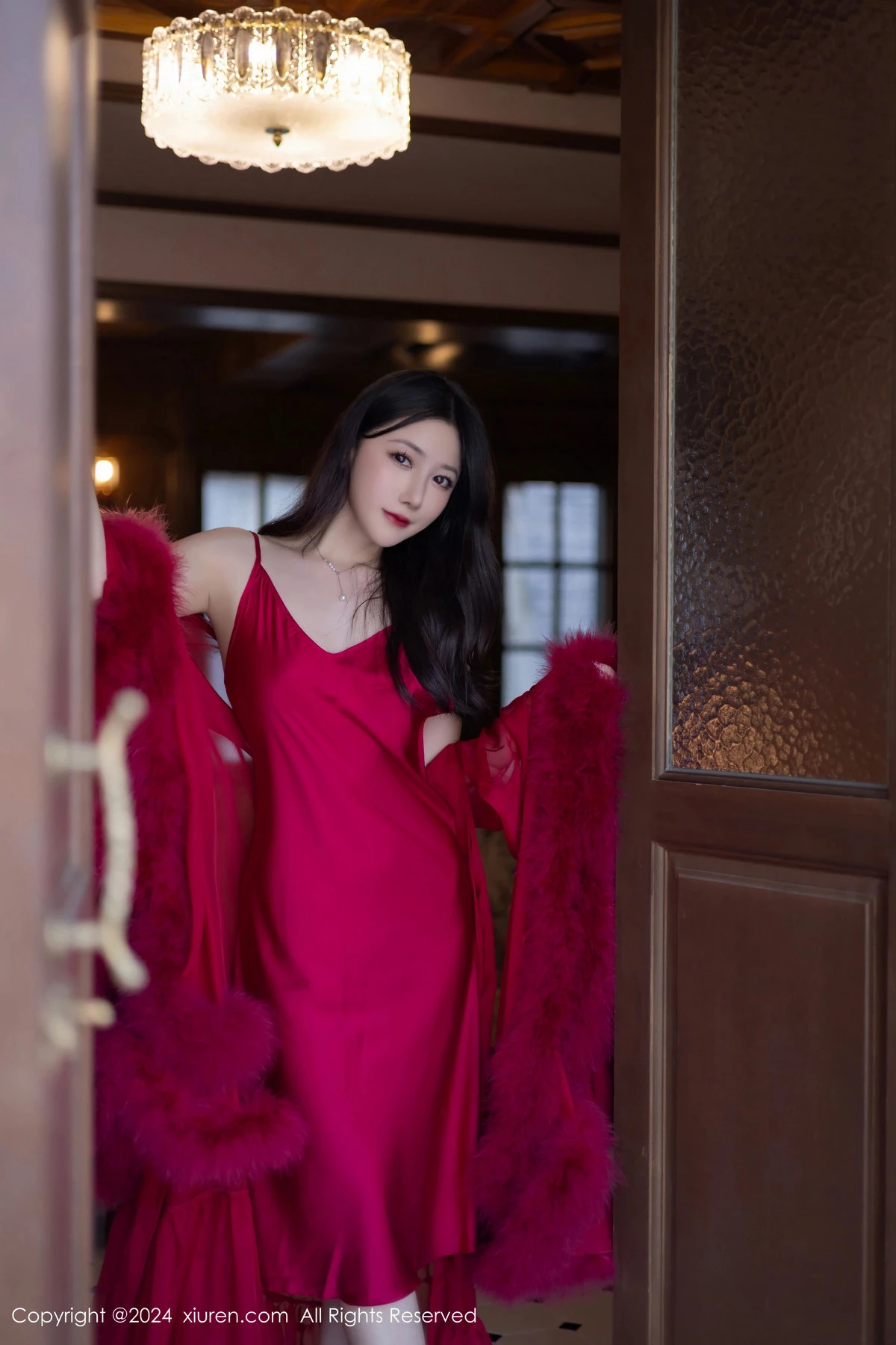 [[XiuRen秀人网]秀人网]No.9422_模特鱼子酱Fish红玫瑰主题红色吊带连衣裙秀曼妙身姿迷人诱惑写真80P