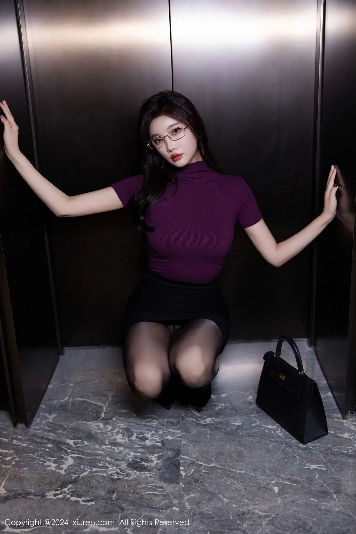 [[XiuRen秀人网]秀人网]No.9421_女神杨晨晨Yome性感紫色内衣配超薄无内黑色秀丰腴身材诱惑写真80P