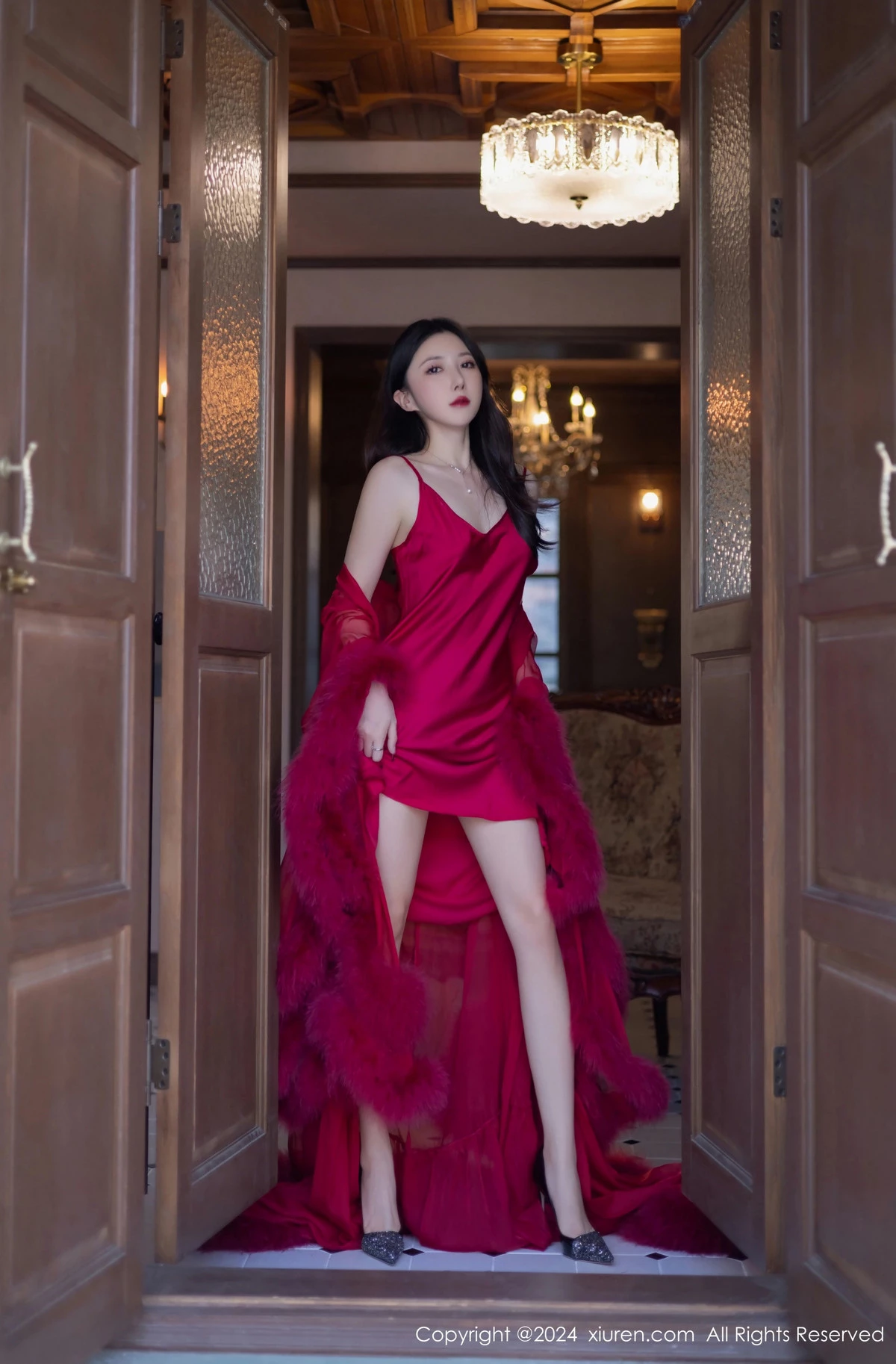 [[XiuRen秀人网]秀人网]No.9422_模特鱼子酱Fish红玫瑰主题红色吊带连衣裙秀曼妙身姿迷人诱惑写真80P