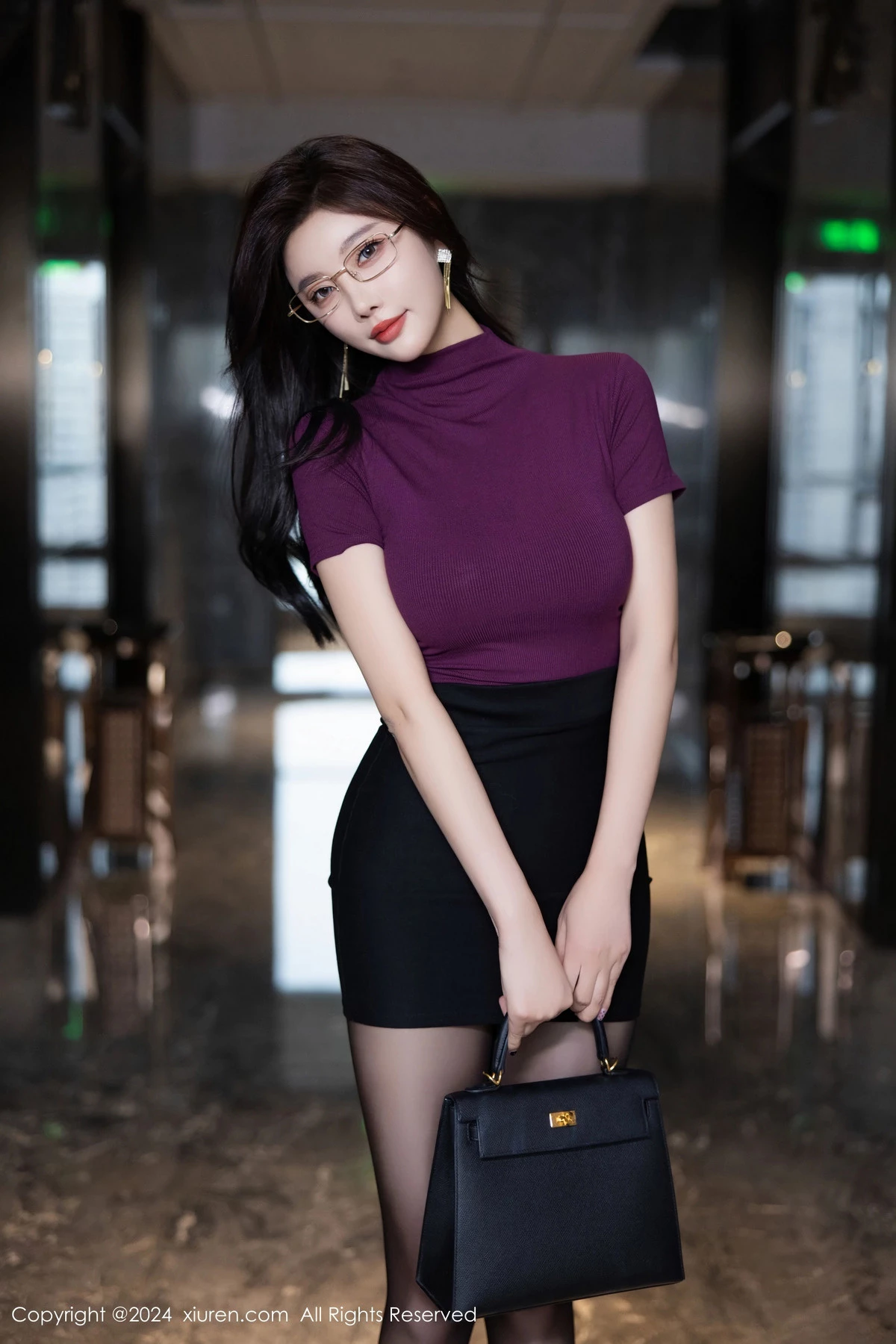 [[XiuRen秀人网]秀人网]No.9421_女神杨晨晨Yome性感紫色内衣配超薄无内黑色秀丰腴身材诱惑写真80P