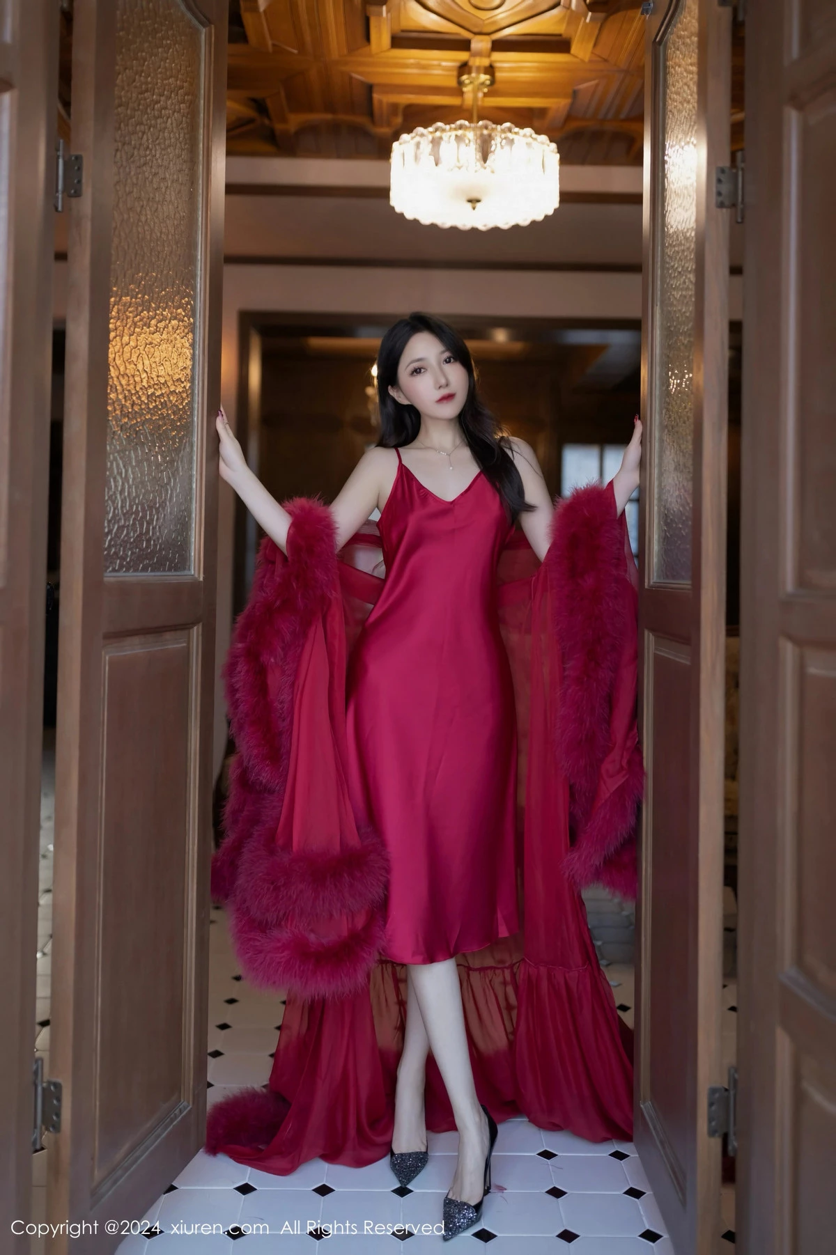 [[XiuRen秀人网]秀人网]No.9422_模特鱼子酱Fish红玫瑰主题红色吊带连衣裙秀曼妙身姿迷人诱惑写真80P