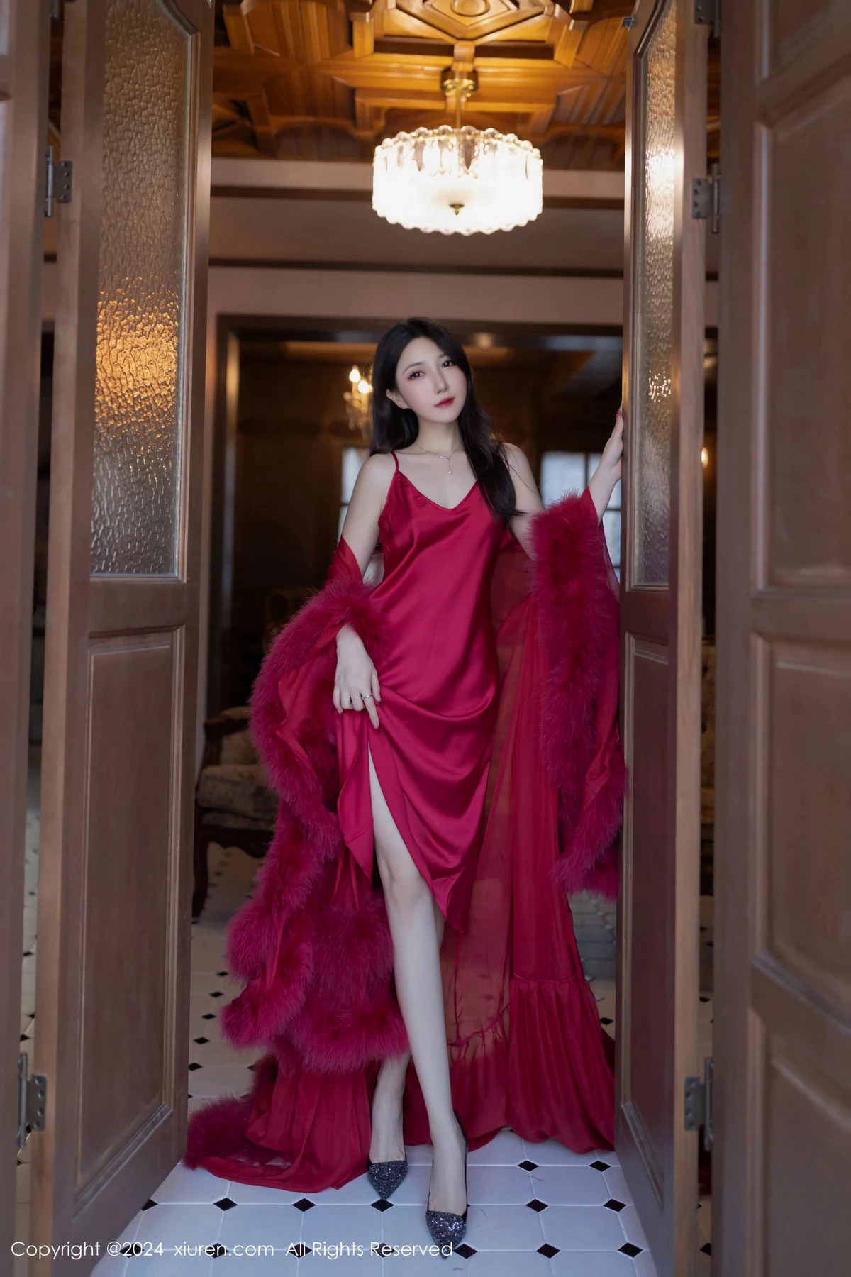 [[XiuRen秀人网]秀人网]No.9422_模特鱼子酱Fish红玫瑰主题红色吊带连衣裙秀曼妙身姿迷人诱惑写真80P