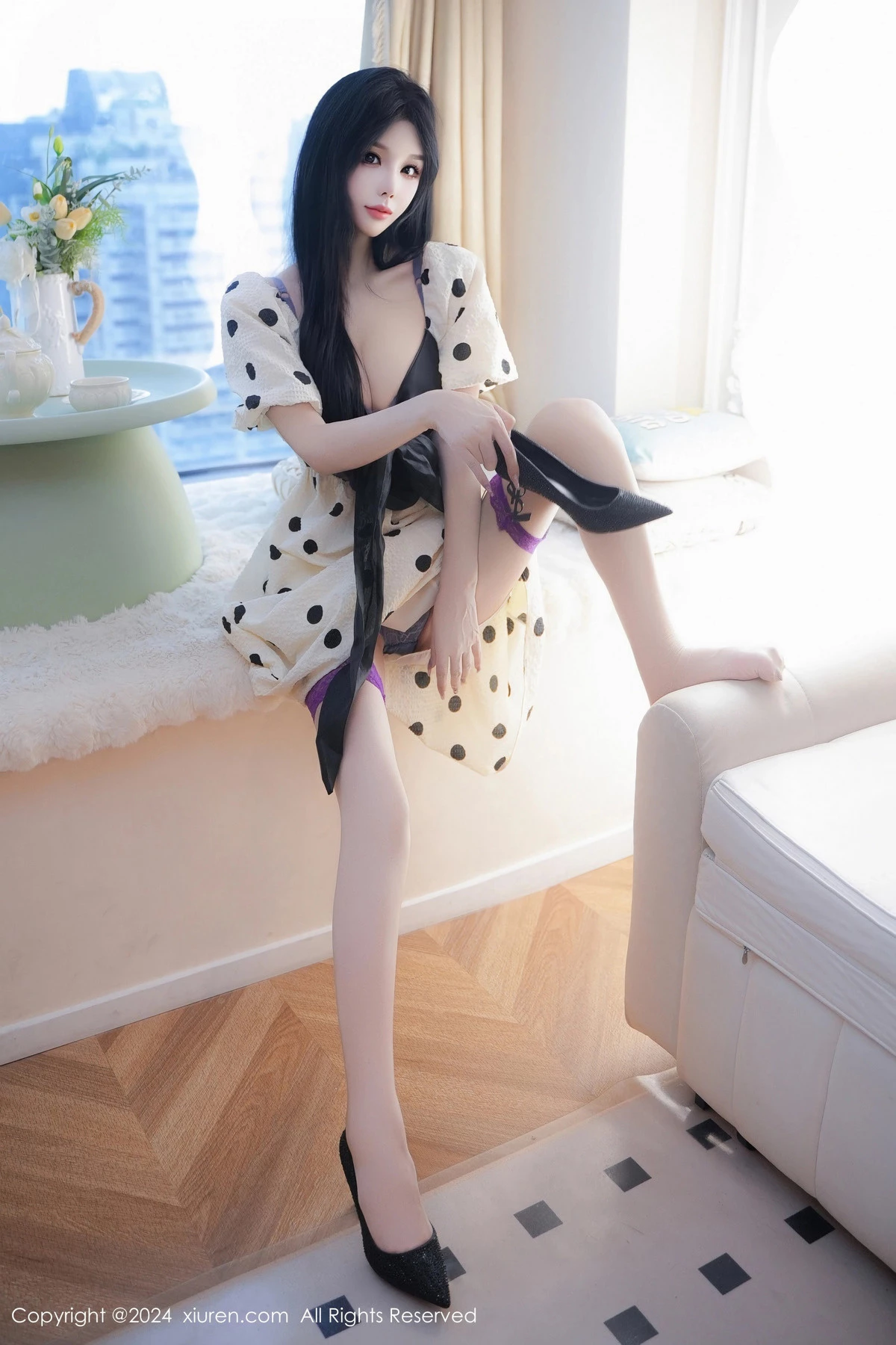 [[XiuRen秀人网]秀人网]No.9425_模特陈芊儿性感波点短裙露灰色情趣内衣配紫丝袜秀美腿诱惑写真80P