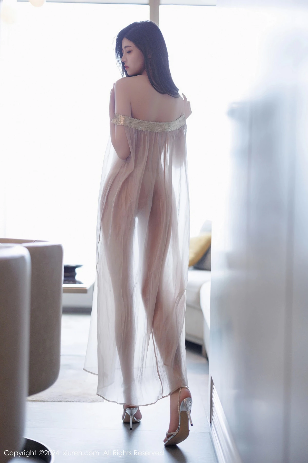 [[XiuRen秀人网]秀人网]No.9426_模特初梦瑶私房性感浅色薄透连衣裙配凉高跟秀翘臀美腿诱惑写真102P