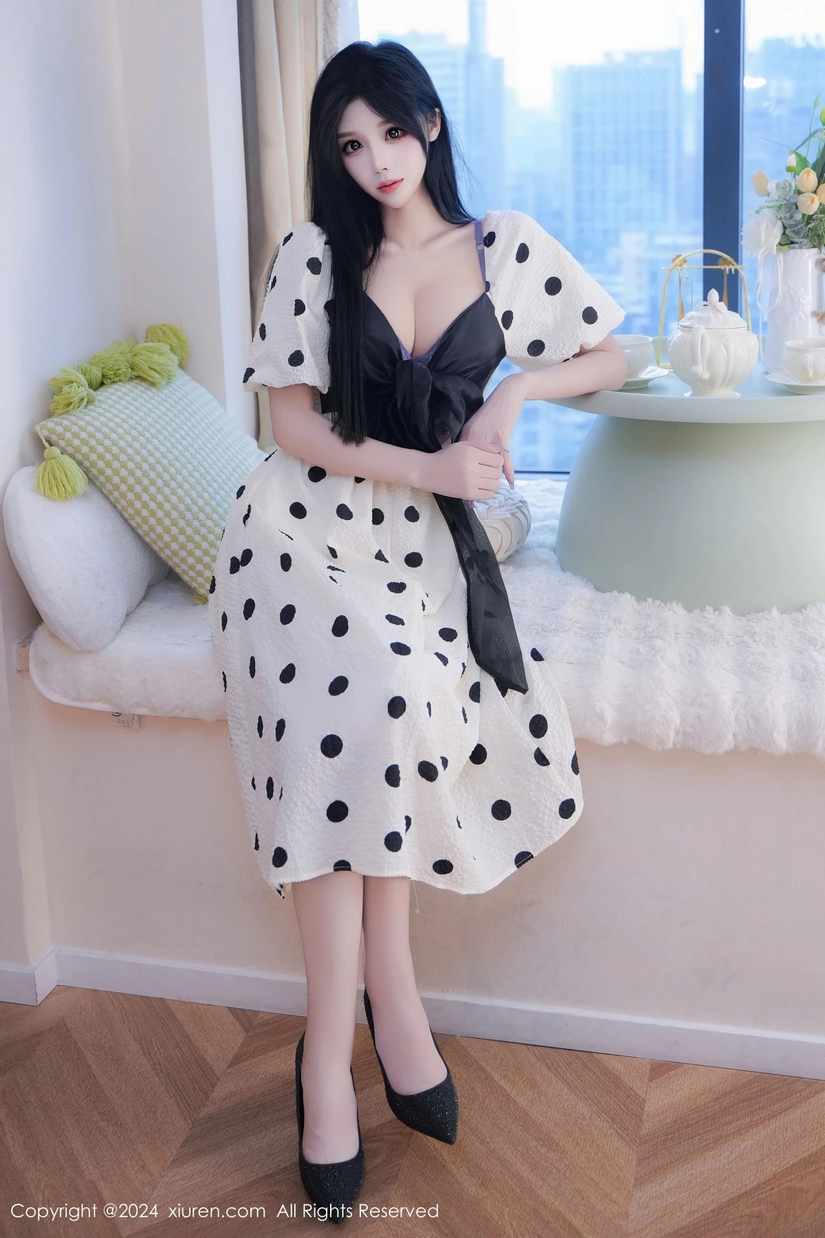 [[XiuRen秀人网]秀人网]No.9425_模特陈芊儿性感波点短裙露灰色情趣内衣配紫丝袜秀美腿诱惑写真80P