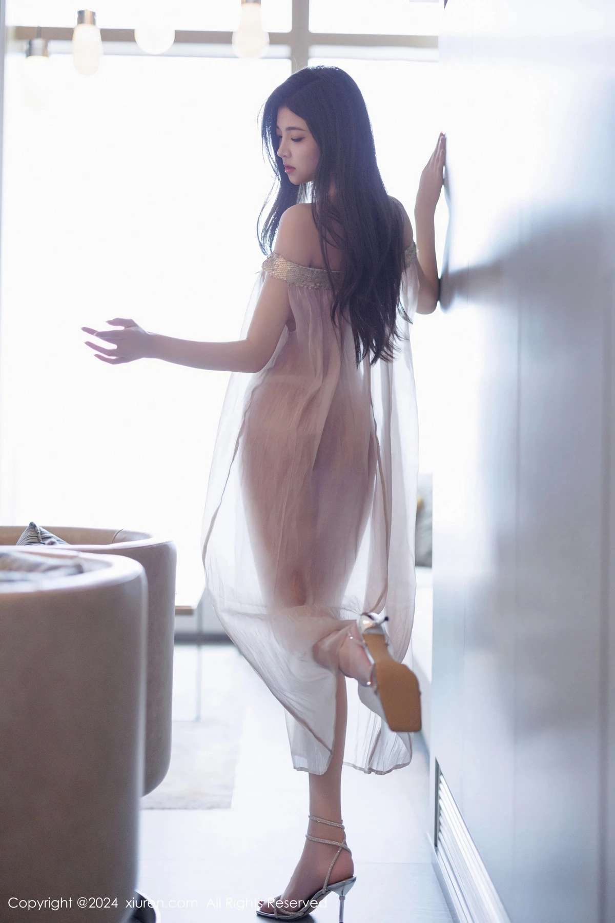 [[XiuRen秀人网]秀人网]No.9426_模特初梦瑶私房性感浅色薄透连衣裙配凉高跟秀翘臀美腿诱惑写真102P