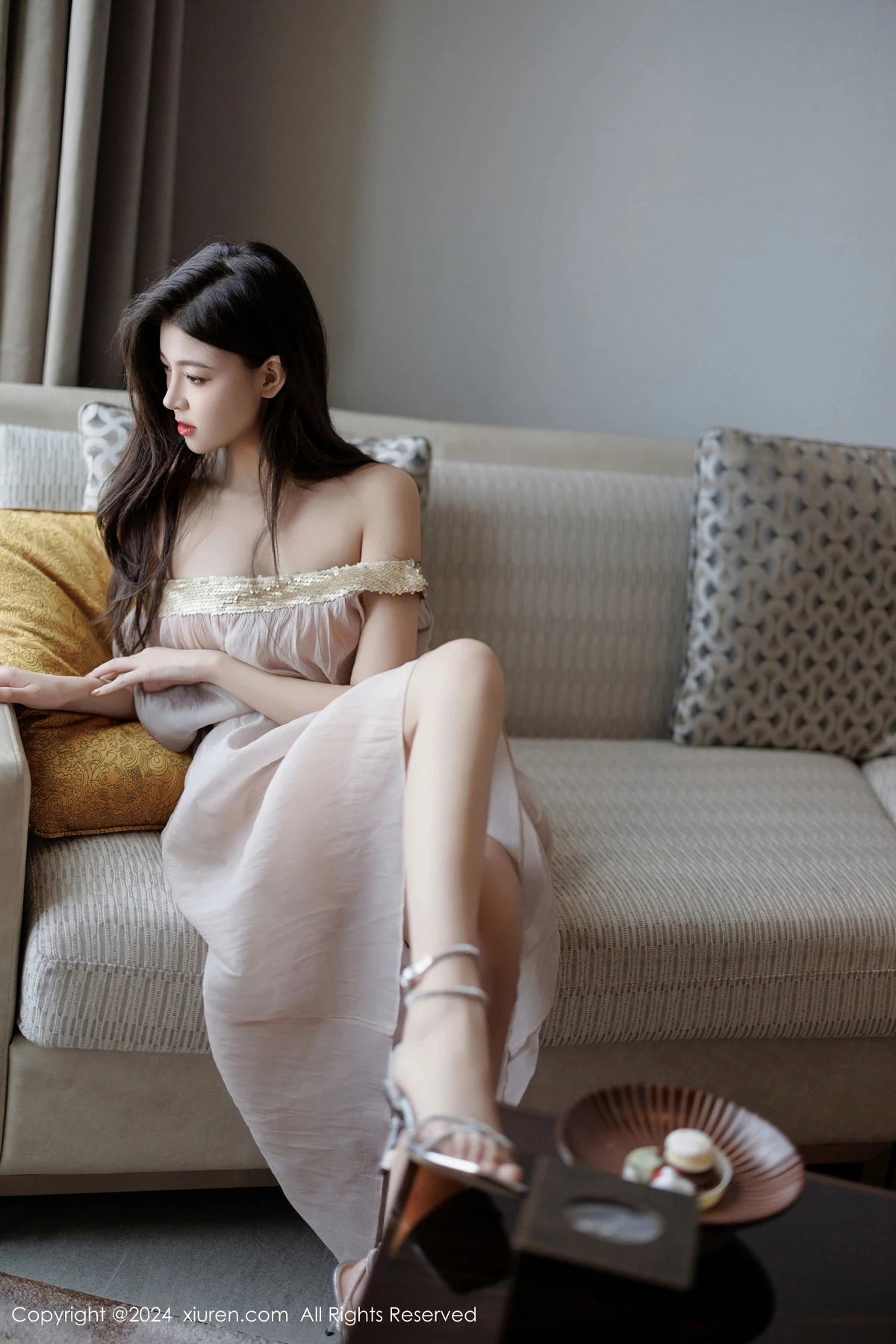 [[XiuRen秀人网]秀人网]No.9426_模特初梦瑶私房性感浅色薄透连衣裙配凉高跟秀翘臀美腿诱惑写真102P