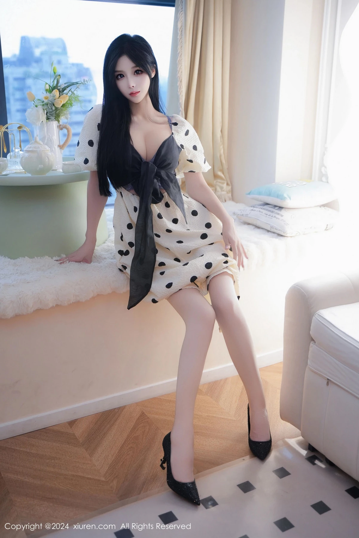 [[XiuRen秀人网]秀人网]No.9425_模特陈芊儿性感波点短裙露灰色情趣内衣配紫丝袜秀美腿诱惑写真80P
