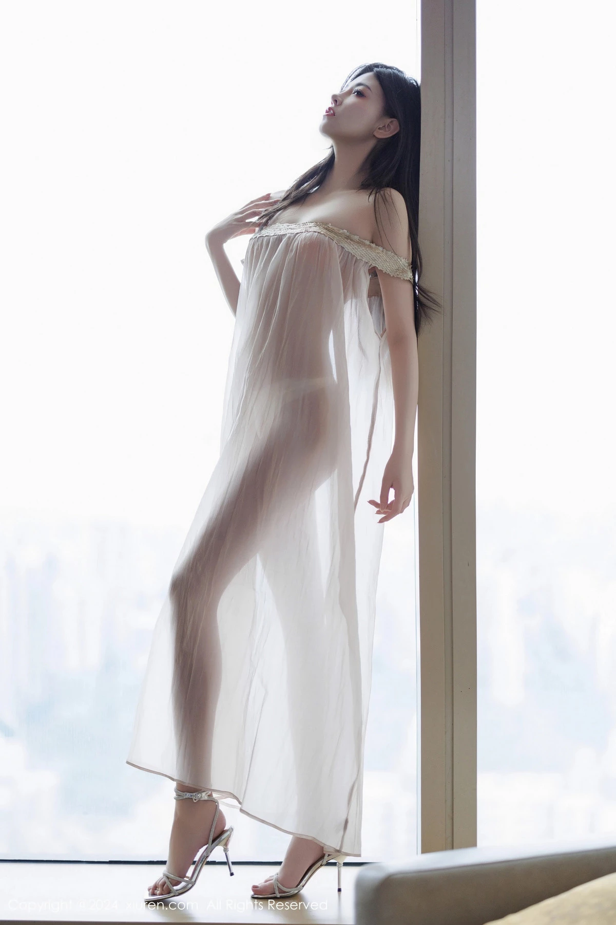 [[XiuRen秀人网]秀人网]No.9426_模特初梦瑶私房性感浅色薄透连衣裙配凉高跟秀翘臀美腿诱惑写真102P