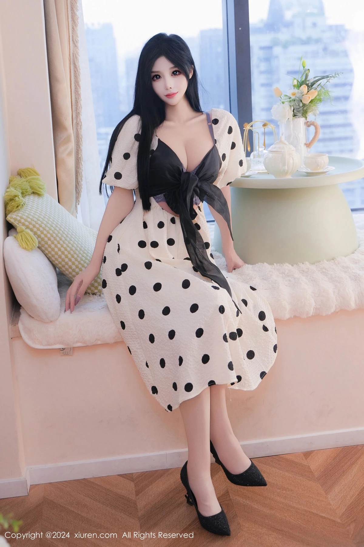 [[XiuRen秀人网]秀人网]No.9425_模特陈芊儿性感波点短裙露灰色情趣内衣配紫丝袜秀美腿诱惑写真80P
