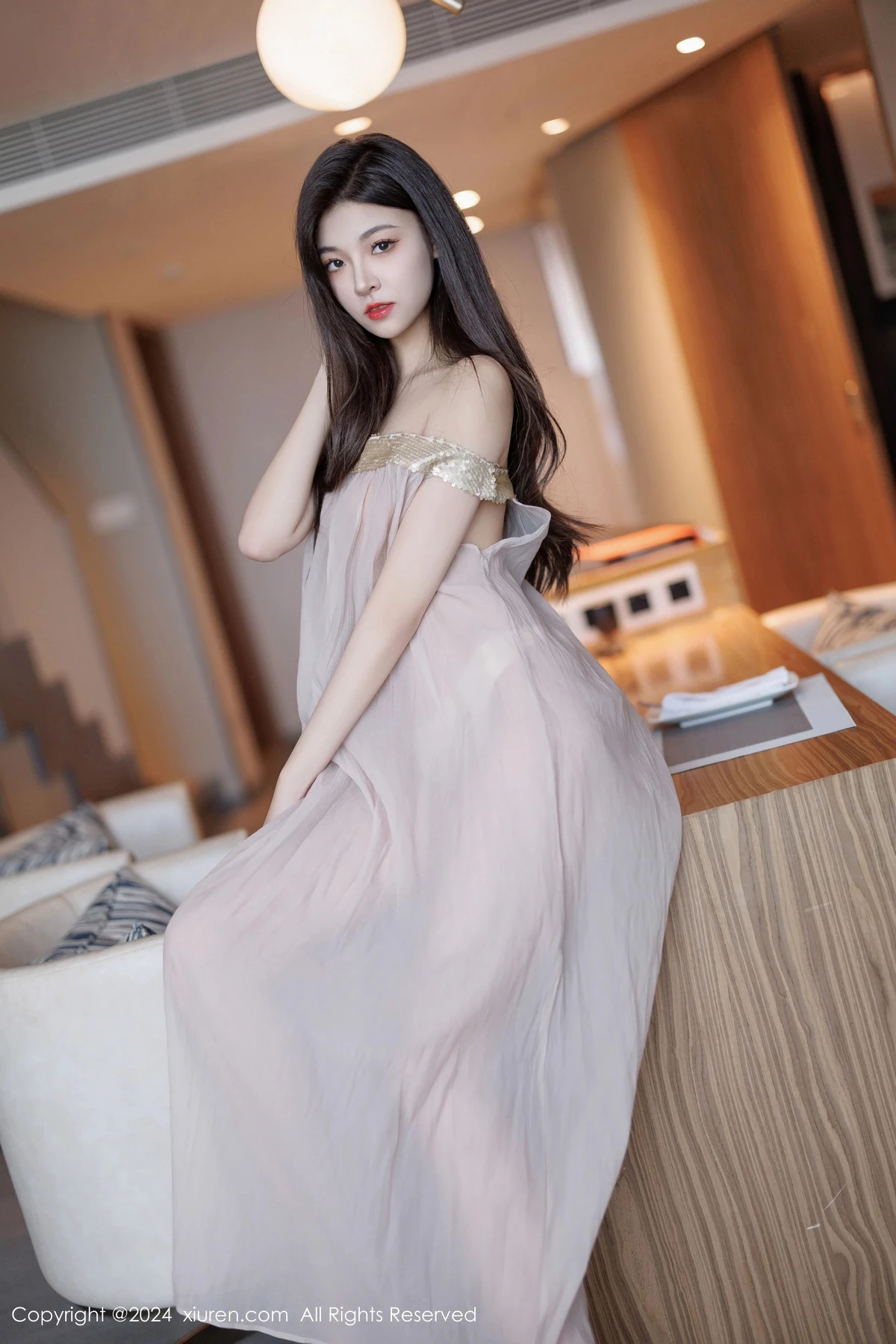 [[XiuRen秀人网]秀人网]No.9426_模特初梦瑶私房性感浅色薄透连衣裙配凉高跟秀翘臀美腿诱惑写真102P